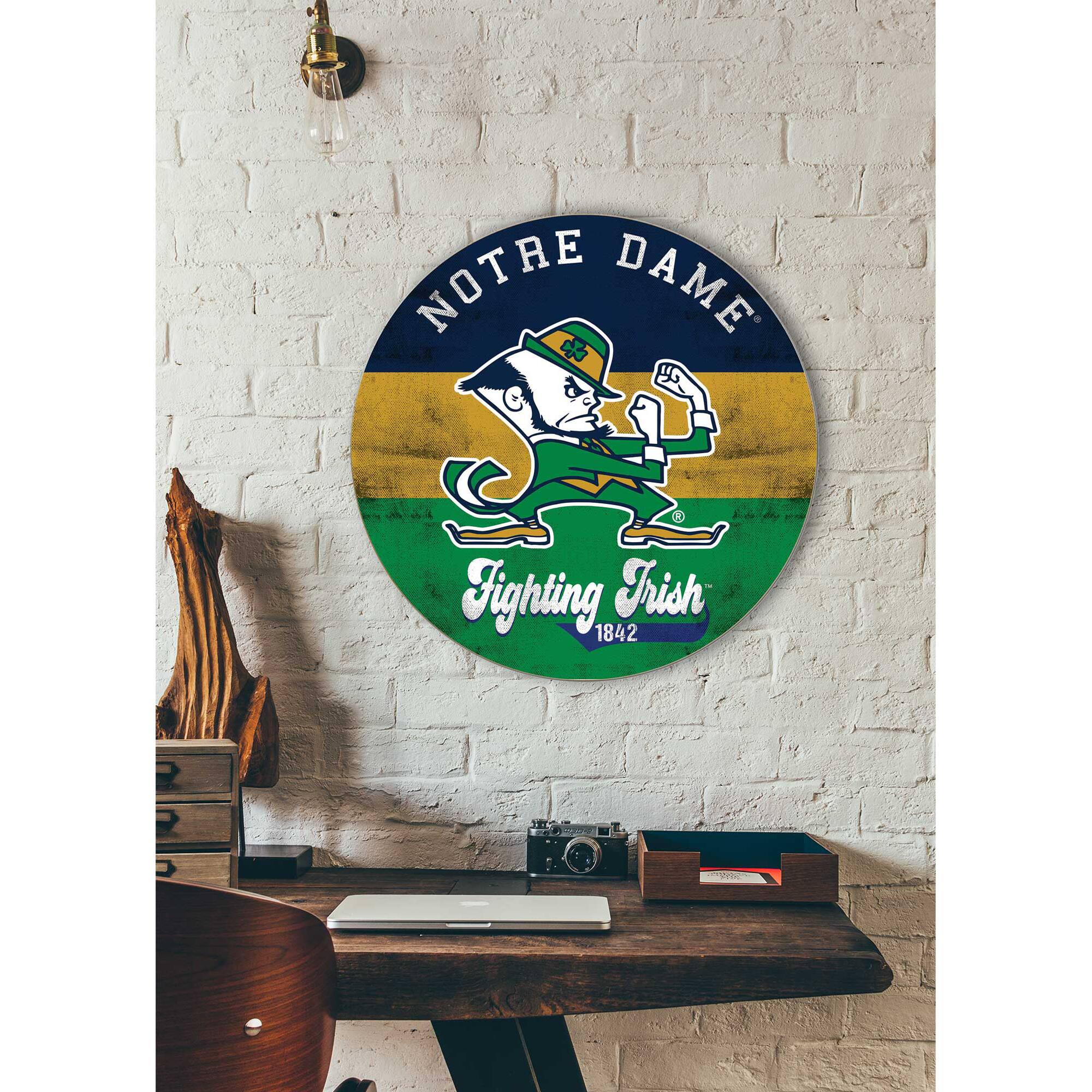 C. Leon Notre Dame リトグラフ フレーム付き Jardine Notre Dame Fighting Irish 20'' x 20'' Retro Logo Circle