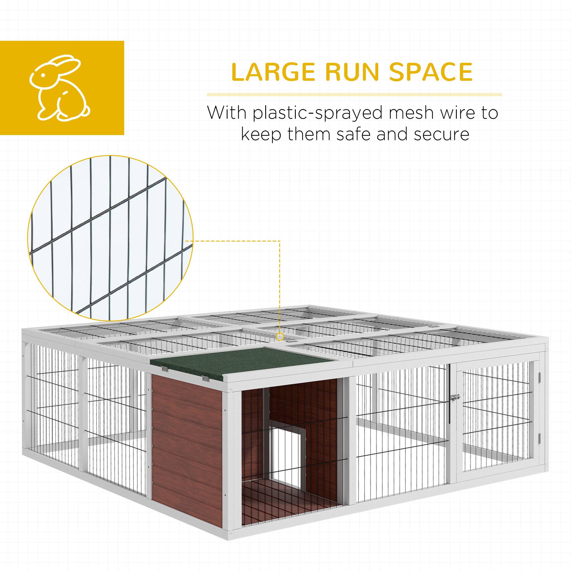 LARGE RUN SPACE  
With plastic-sprayed mesh wire to keep them safe and secure