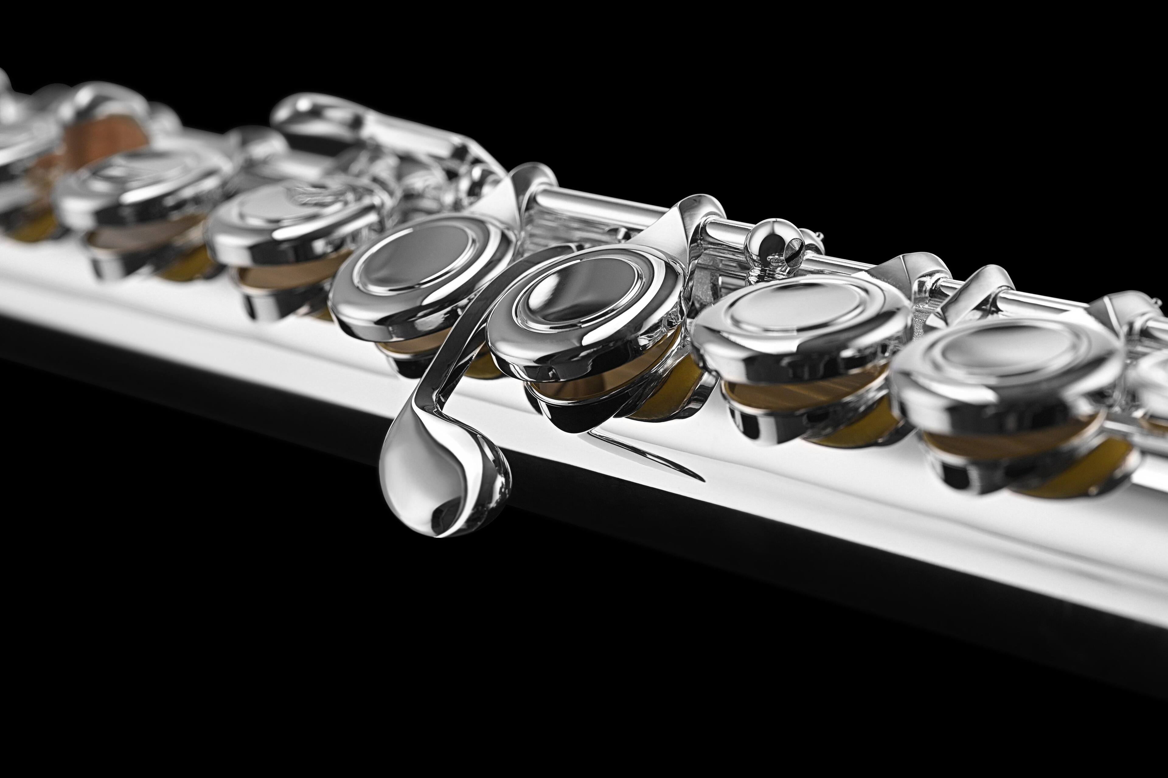 Left. Di Zhao Flutes - DZ-301 COA Student Flute | Closed Hole | Offset G | C Foot | Sterling Silver Riser | Hand-Cut Headjoint - Silver.