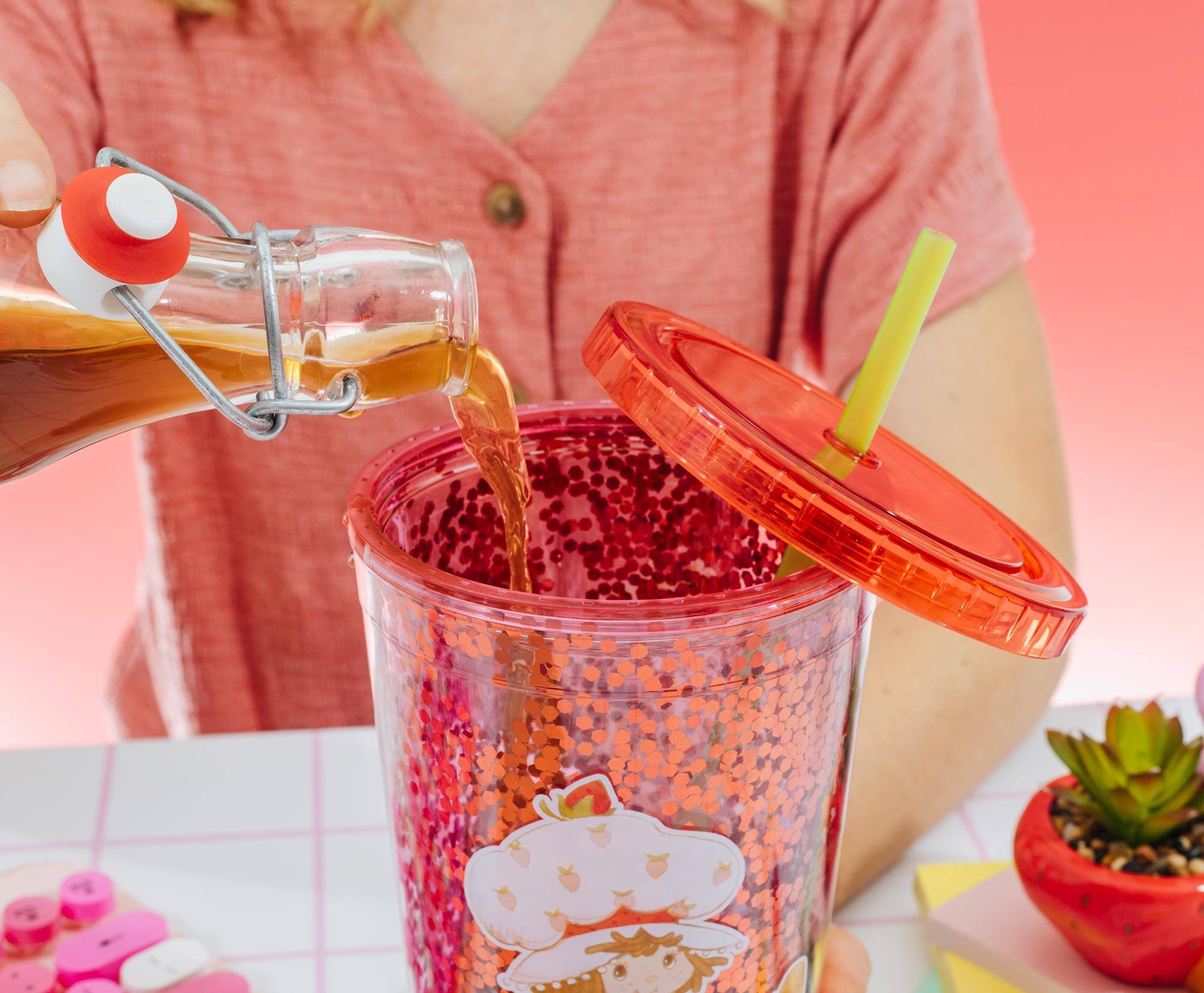 Alt View 3. Silver Buffalo - Strawberry Shortcake 32-Ounce Confetti Carnival Cup With Lid and Straw - Multi-Colored.