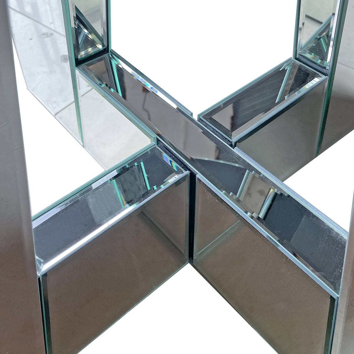 Alt View 1. Loheer - Loheer Round Mirrored Dining Table with Crushed Diamond Glass Top and Mirrored Base - Silver.