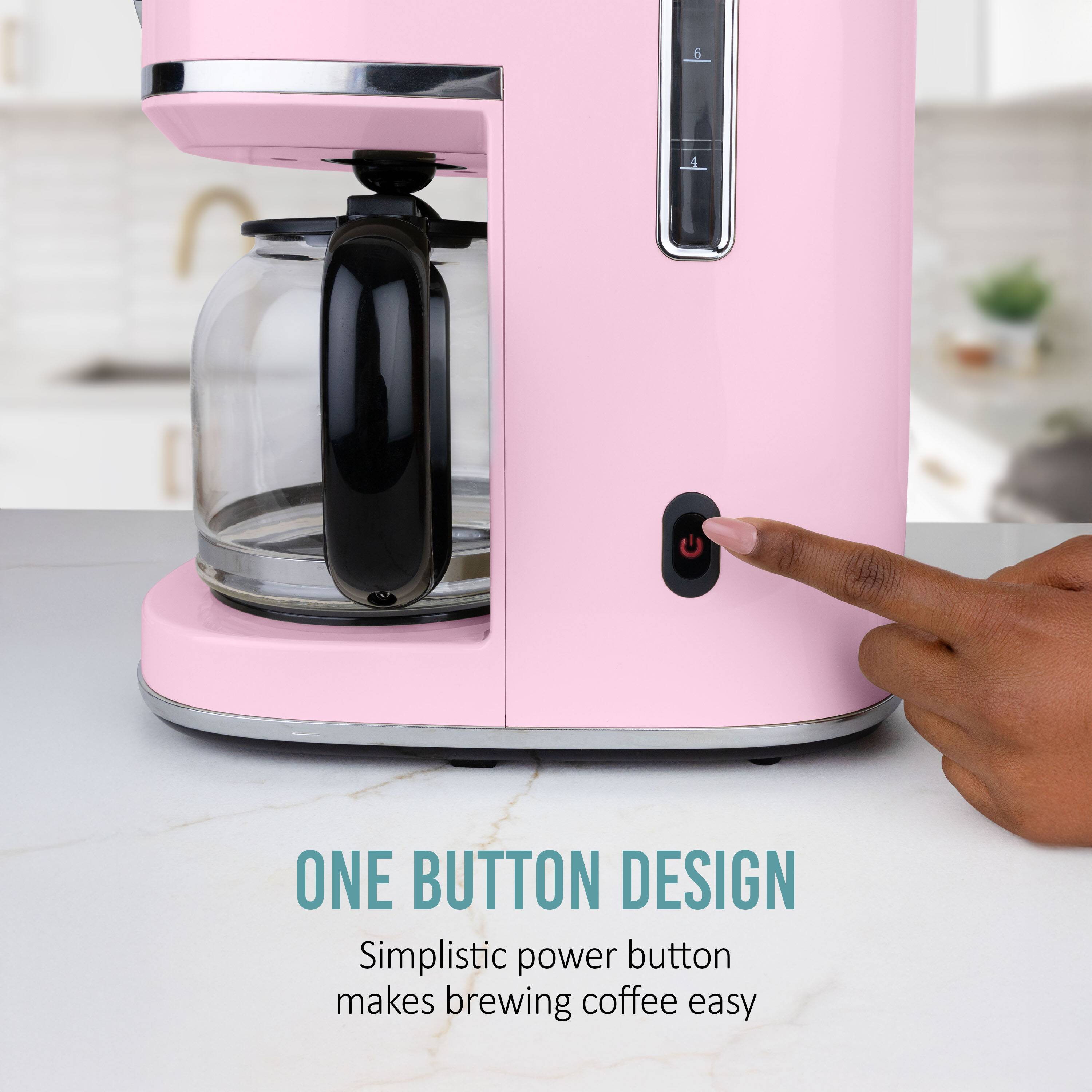 ONE BUTTON DESIGN  
Simplistic power button makes brewing coffee easy
