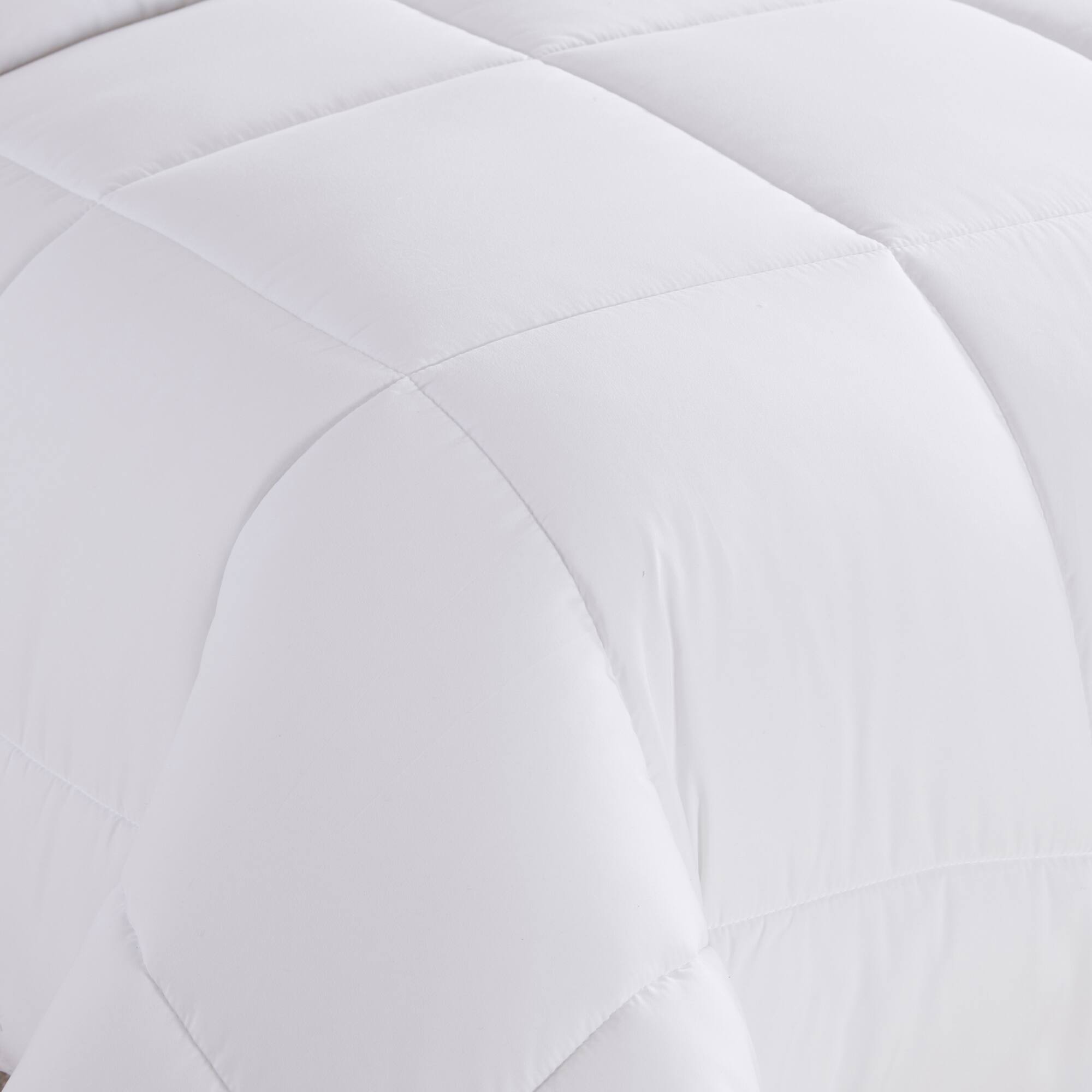 Angle. Sweet Home Collection - Down Alternative Reversible All Season Solid Comforter, Twin - White.