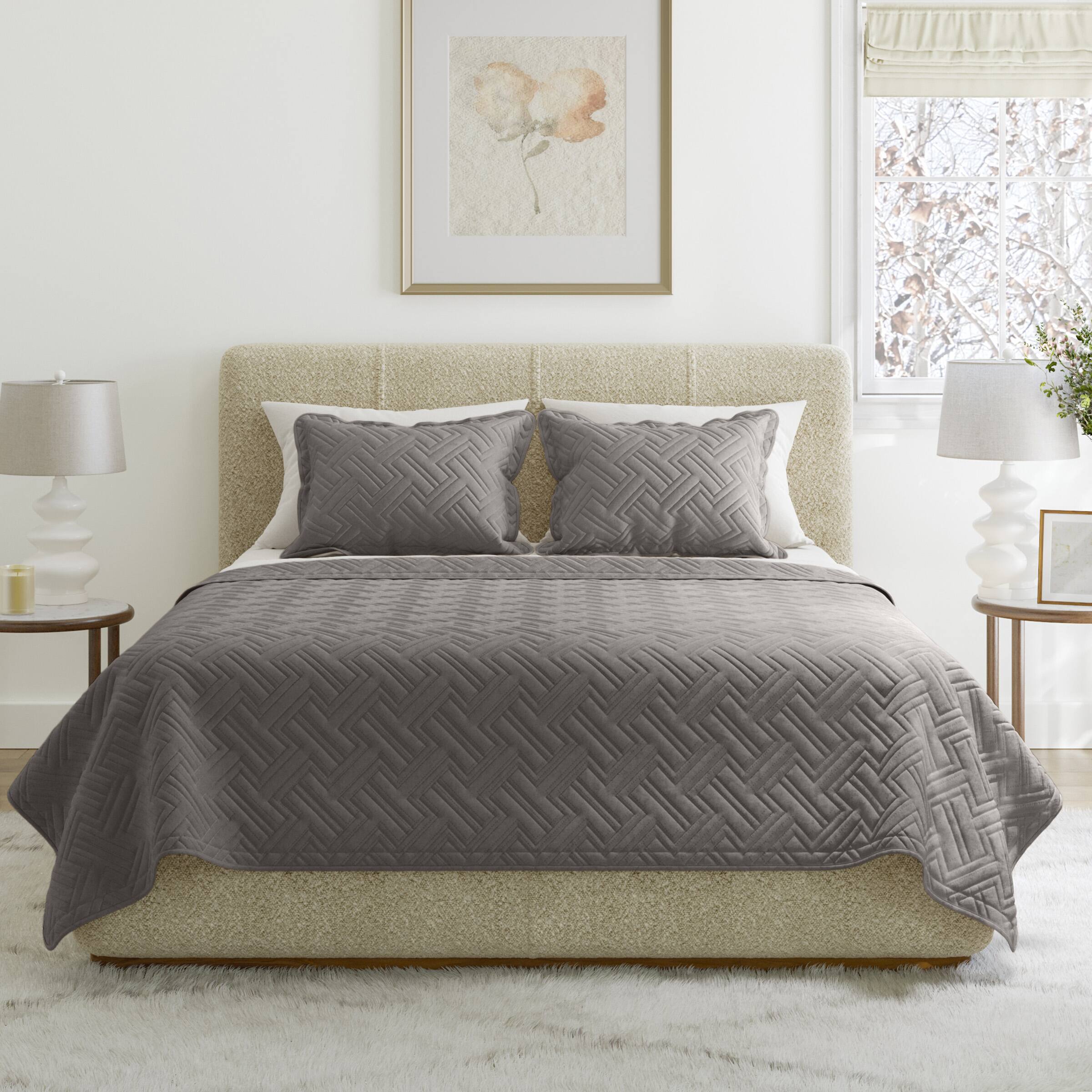 Left. Lavish Home - 2PC Twin Quilt Set with Sham - Gray.