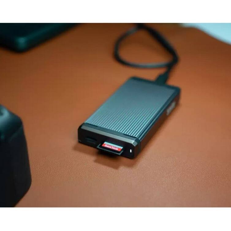 Alt View 1. SANDISK - SanDisk Extreme 256 GB Class 3/UHS-I (U3) SDXC - 180 MB/s Read - 130 MB/s Write - Lifetime Warranty.