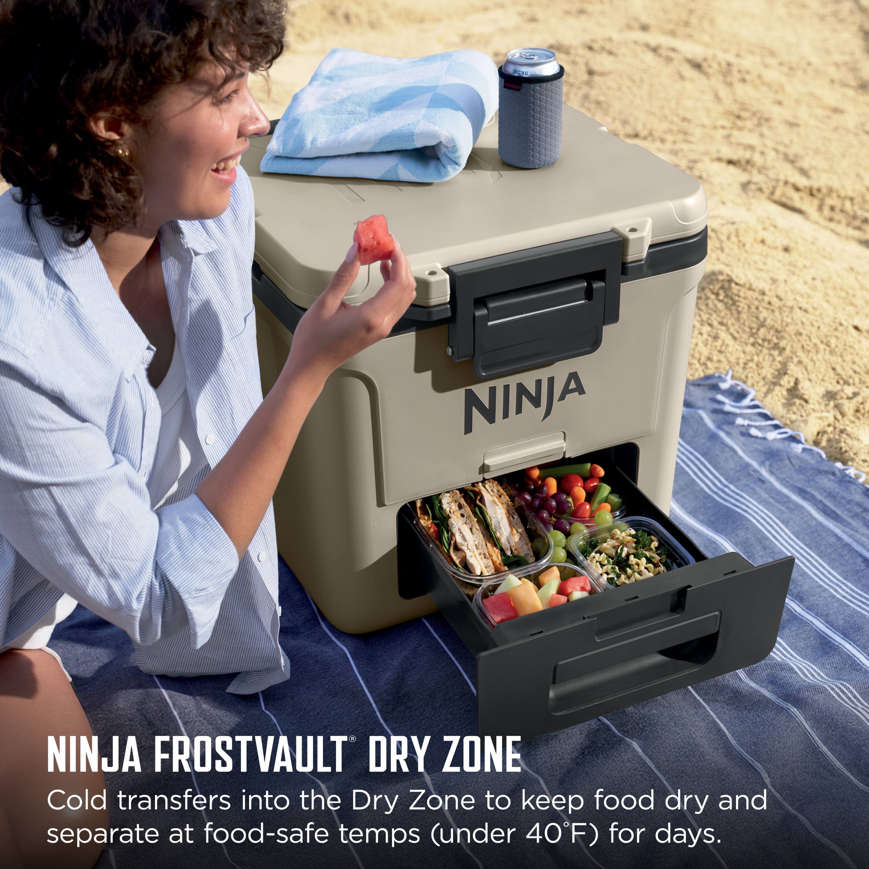 NINJA FROSTVAULT DRY ZONE  
Cold transfers into the Dry Zone to keep food dry and separate at food-safe temps (under 40°F) for days.