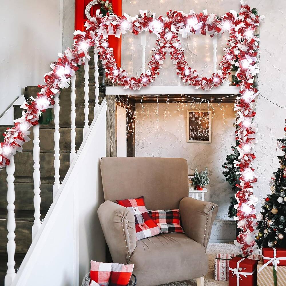 Let it snow  
Let it snow  
Let it snow