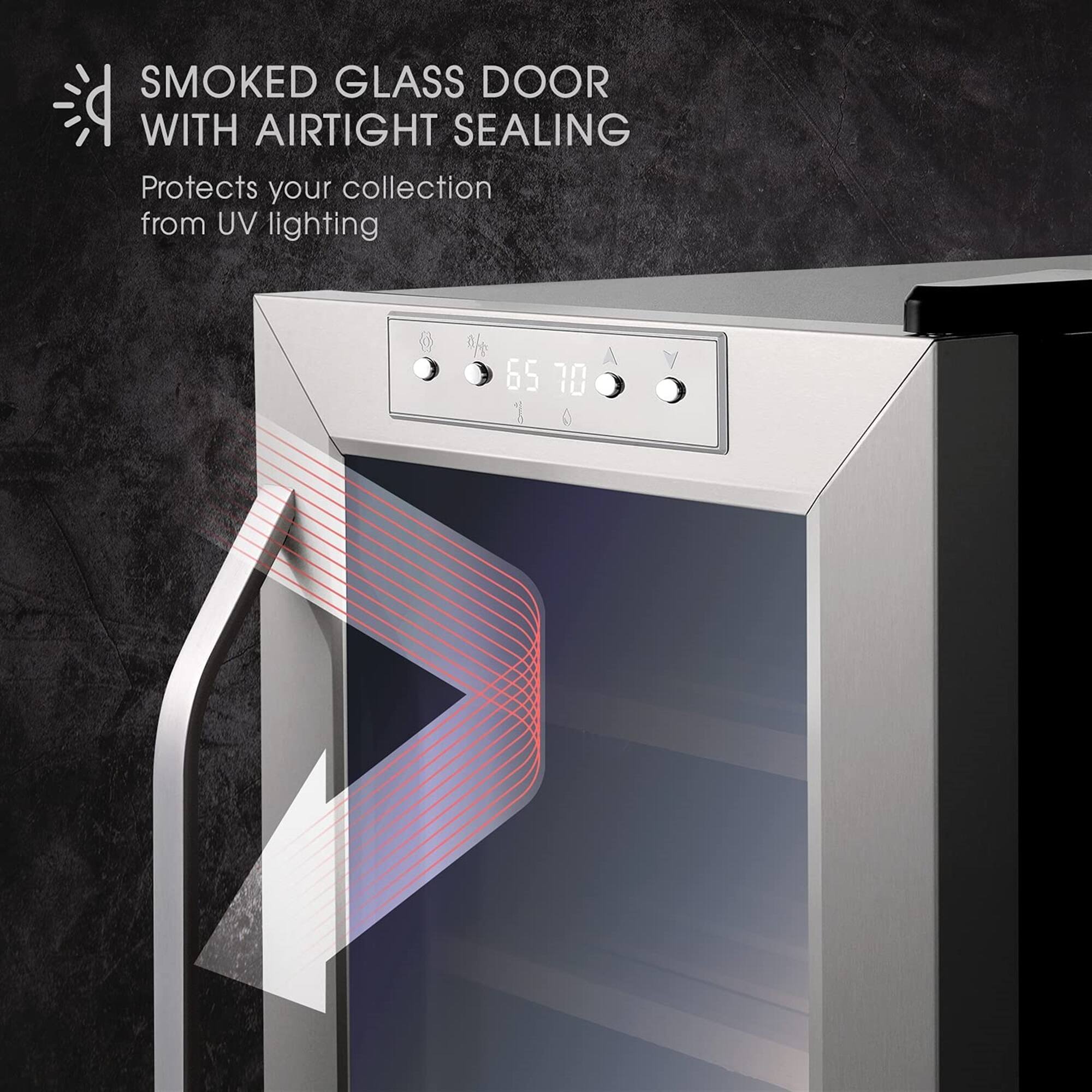 SMOKED GLASS DOOR WITH AIRTIGHT SEALING  
Protects your collection from UV lighting