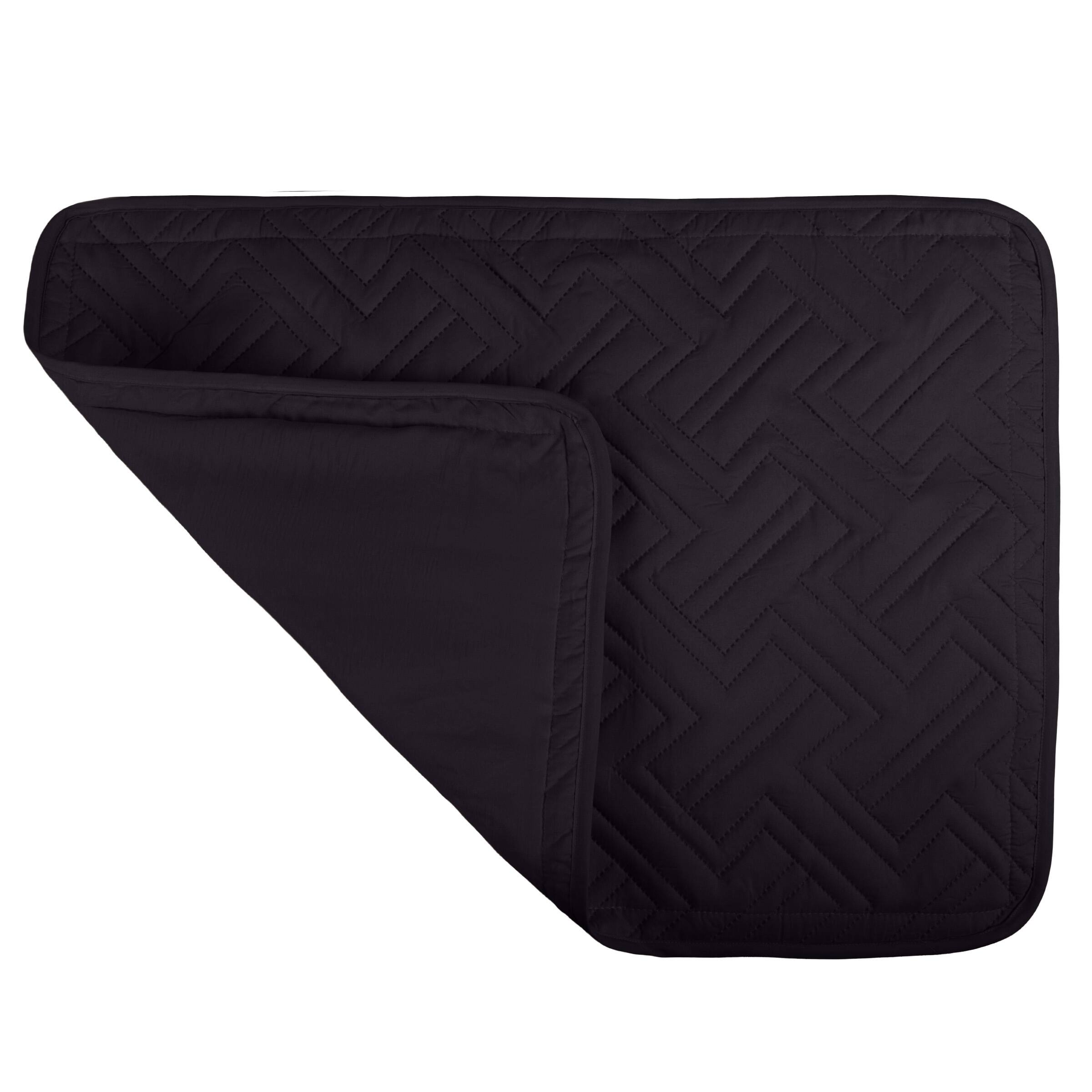 Front. Lavish Home - 2PC Twin Quilt Set with Sham - Black.