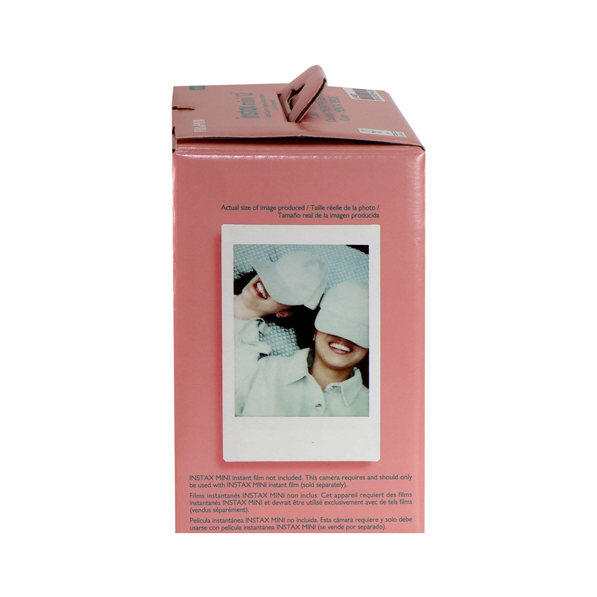 Actual size of image produced / Taille réelle de la photo / Tamaño real de la imagen producida

INSTAX MINI instant film not included. This camera requires and should only be used with INSTAX MINI instant film (sold separately).

Films instantanés INSTAX MINI non inclus. Cet appareil requiert des films instantanés INSTAX MINI et devrait être utilisé exclusivement avec de tels films (vendus séparément).

Película instantánea INSTAX MINI no incluida. Esta cámara requiere y solo debe usarse con película instantánea INSTAX MINI (se vende por separado).