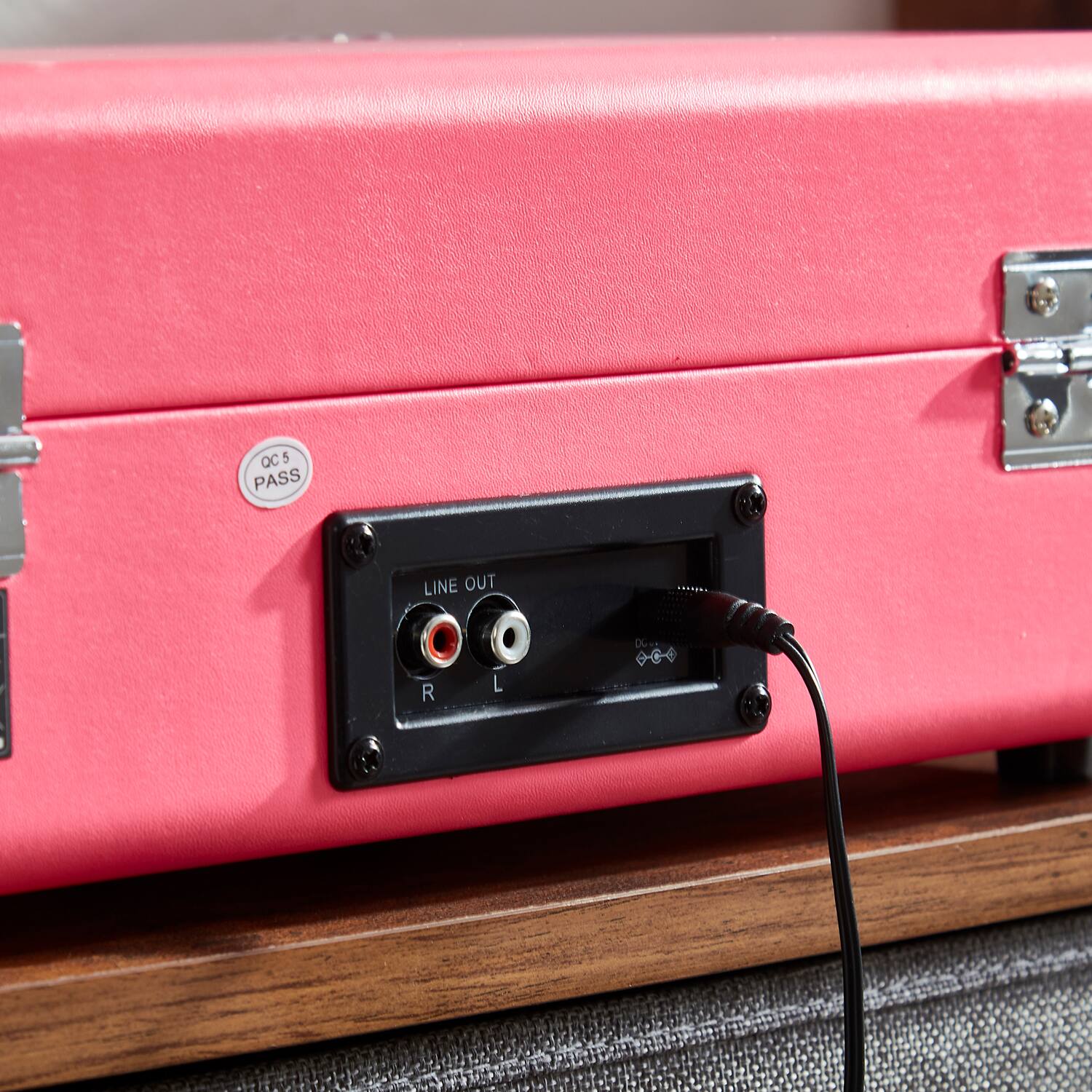 QC 5 PASS  
LINE OUT  
R L