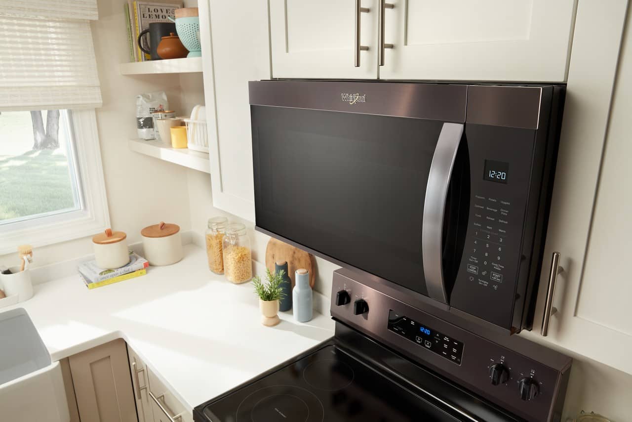 The text on the image reads "LG loves lemons."