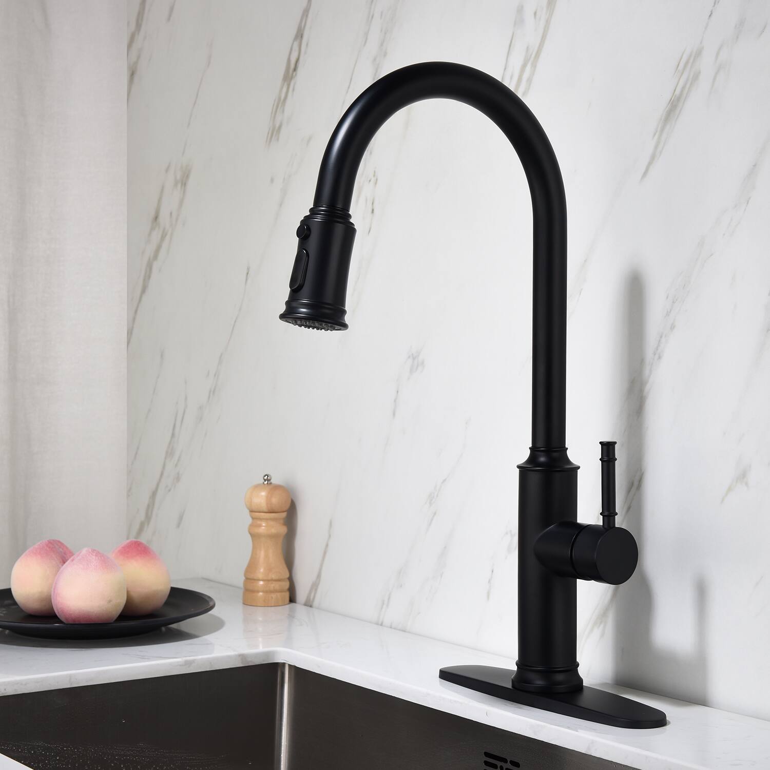 Back. Siljoy - Kitchen Faucet with Pull Out Spraye - Matte Black.