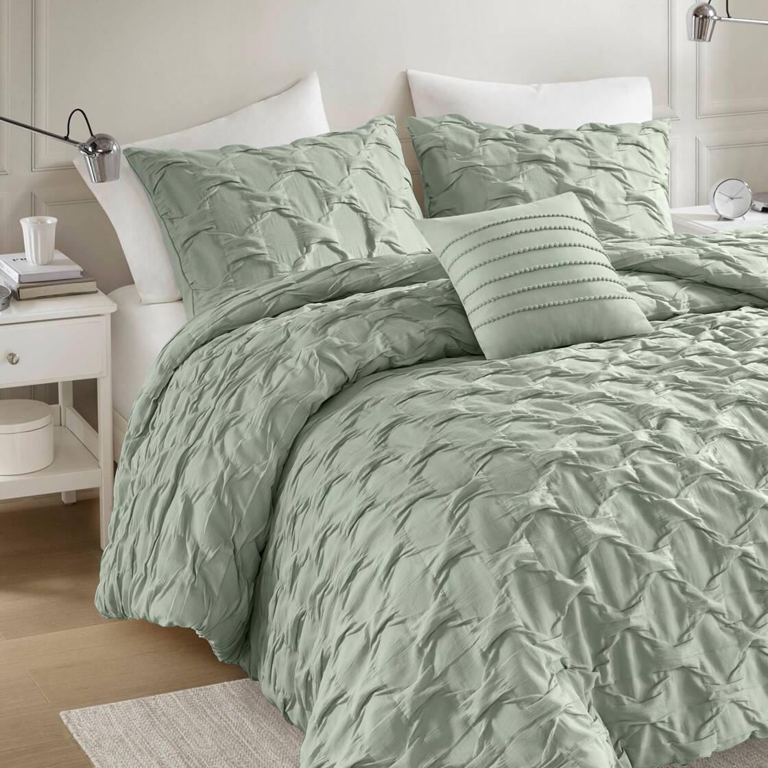Alt View 3. Gracie Mills - Gracie Mills Blanca Comforter Set - Green.