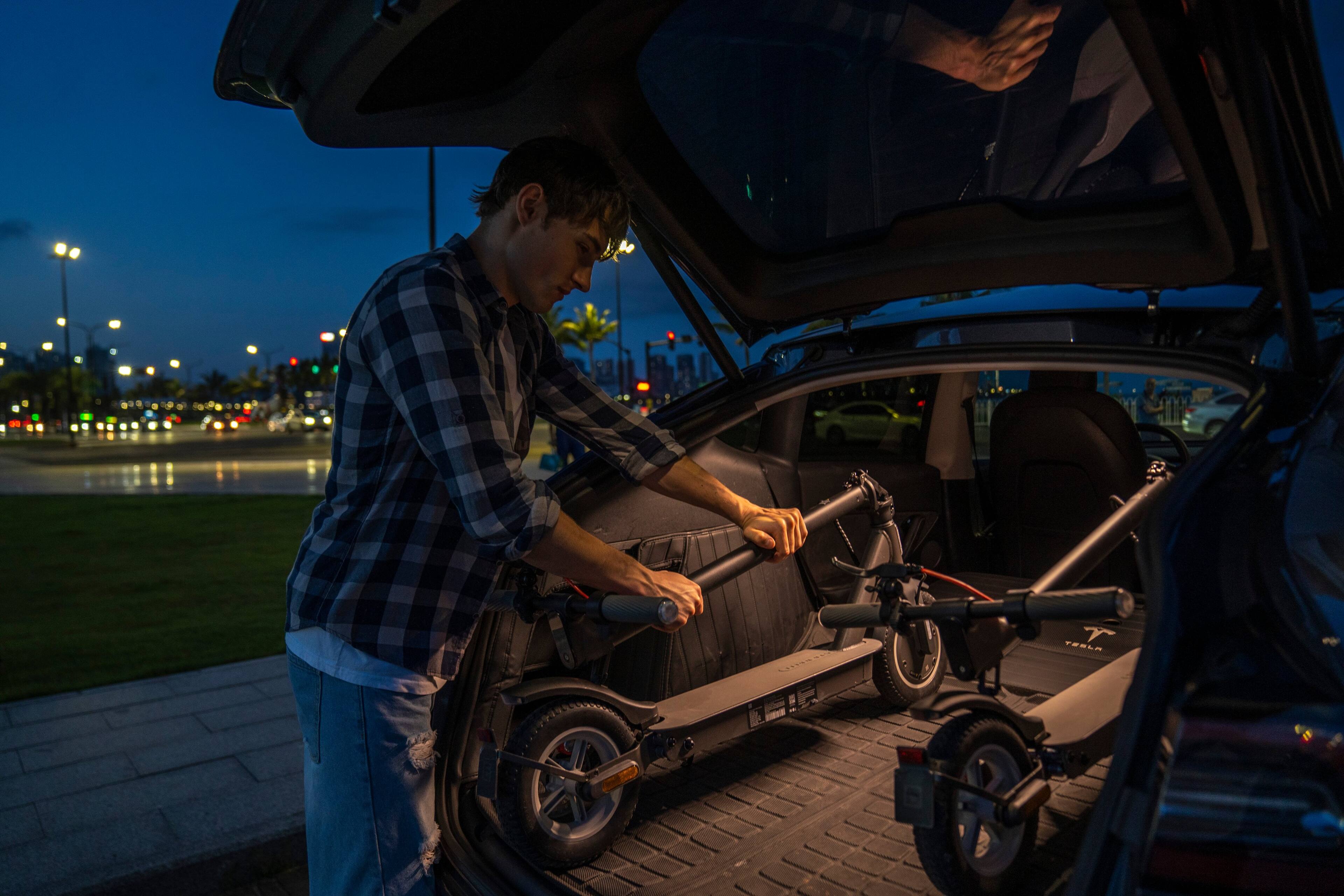 Alt View 9. 5th Wheel - V30PRO Foldable Electric Scooter w/ 20 mi Max Operating Range & 18 mph Max Speed - Black.