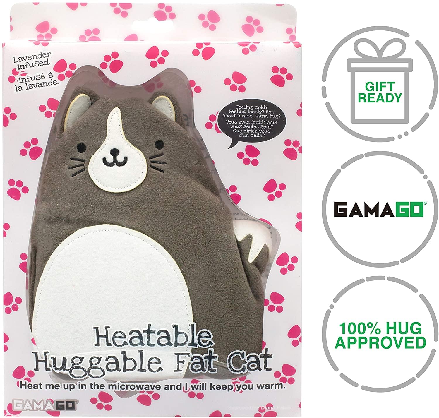 Lavender infused. Infusé à la lavande.  
Feeling cold? Feeling lonely? How about a nice warm hug?  
Vous avez froid? Vous vous sentez seul? Que diriez-vous d'un câlin?  
GIFT READY  
GAMAGO  
Heatable Huggable Fat Cat  
Heat me up in the microwave and I will keep you warm.  
GAMAGO  
100% HUG APPROVED