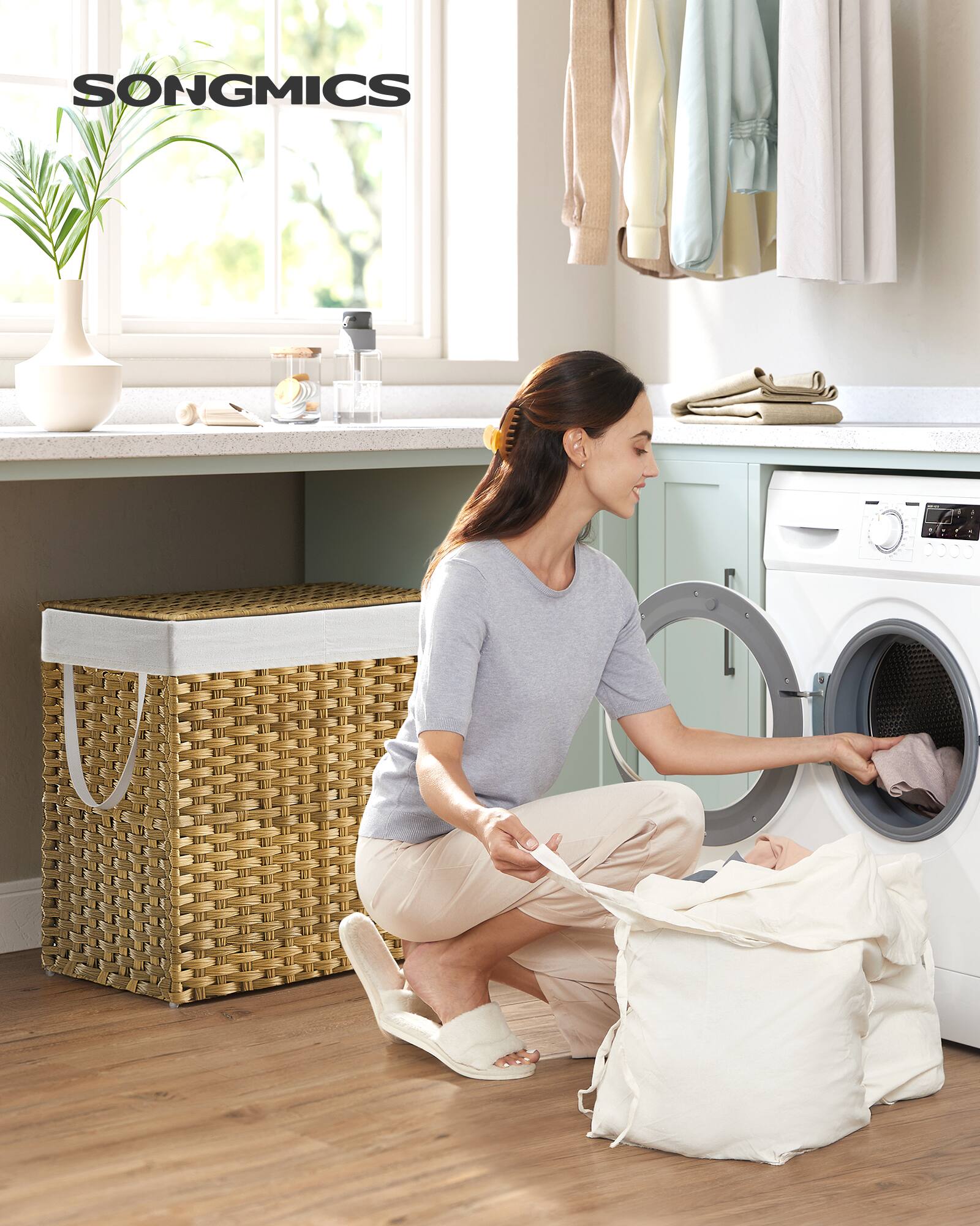 Angle. Songmics Home - Laundry Hamper, 34 Gal. (130 L) Laundry Basket with Lid, Removable Bag with Handles, Handwoven Synthetic Rattan - Natural.