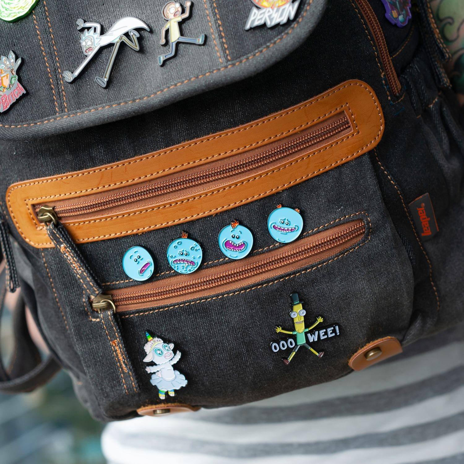 PERSON & 1 Birds leaper. b WEE! 000