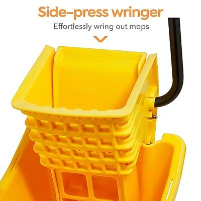 Side-press wringer  
Effortlessly wring out mops