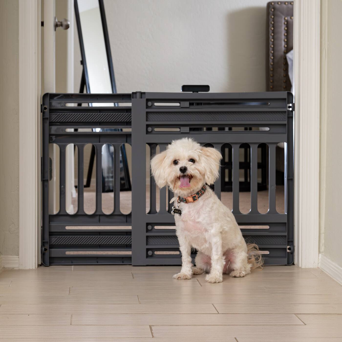 Alt View 3. IRIS USA - IRIS USA 24"-39" Portable Plastic Expandable Pet Gate, Adjustable Pet Barrier, 25" Tall.