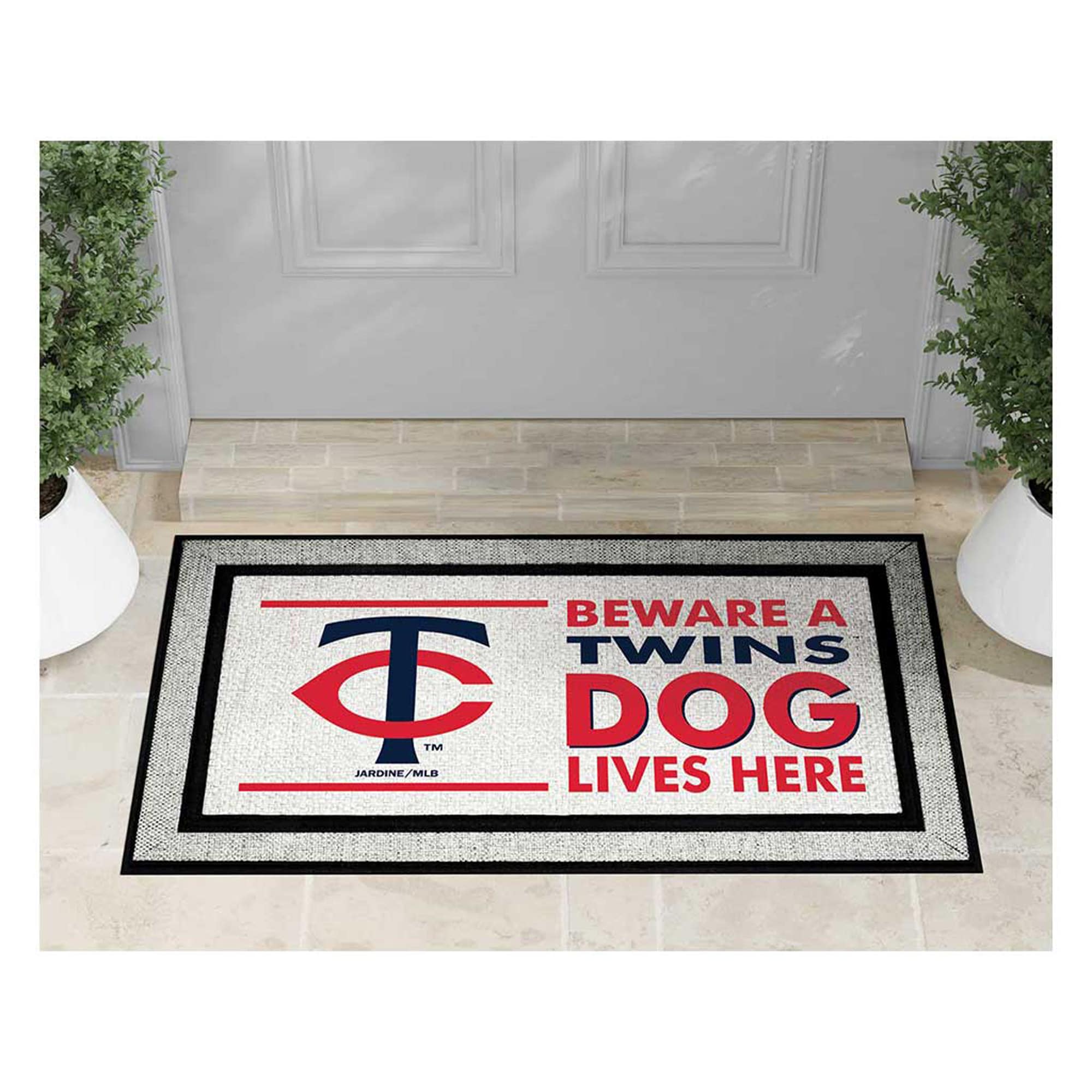 BEWARE A TWINS DOG LIVES HERE