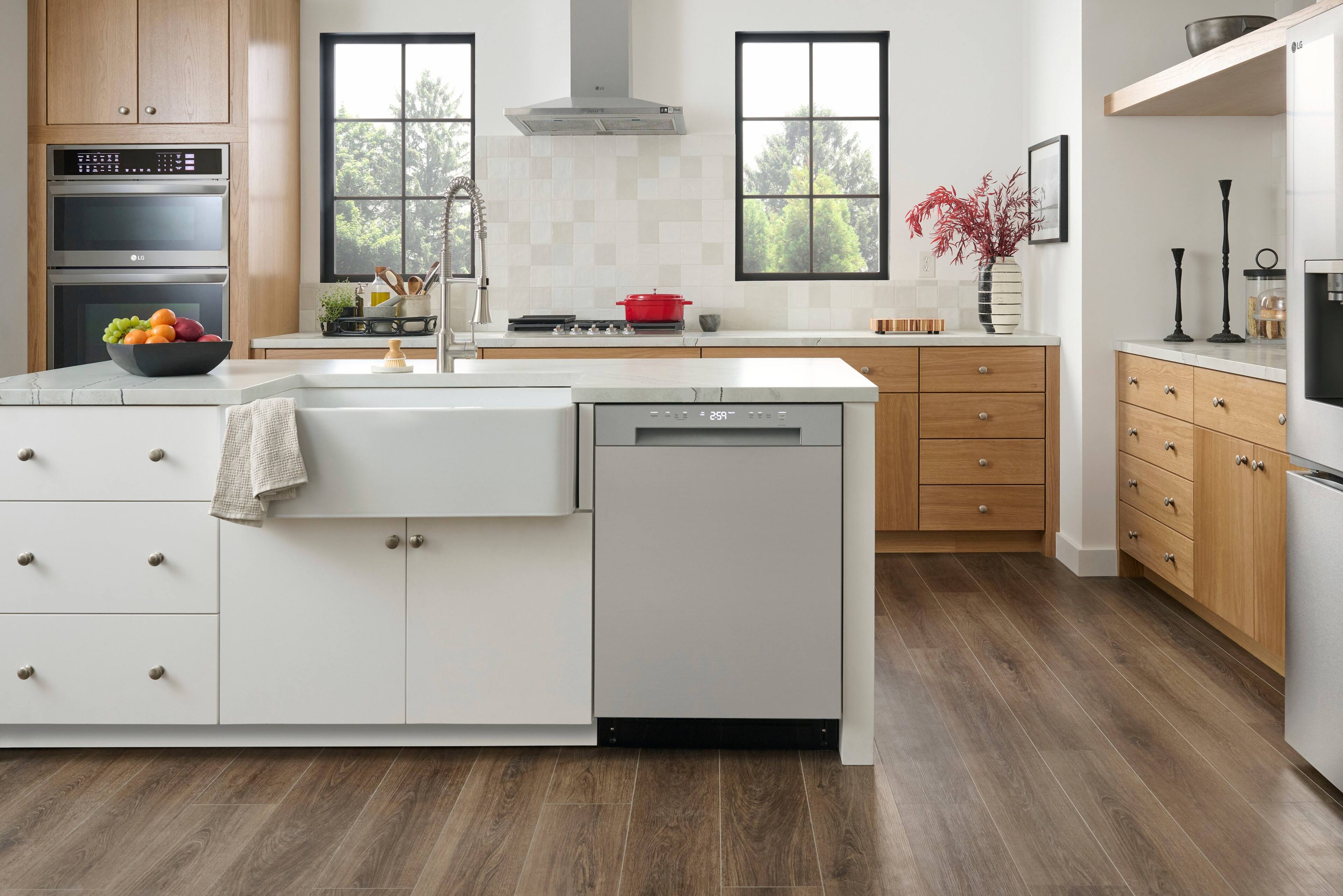 I'm sorry, but I cannot group or correct the text as there is no text provided in the image description. The image description only contains a description of the kitchen.