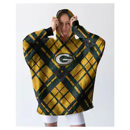 Pegasus - Green Bay Packers 34" x 34" Digital Dash Sherpa Hooded Fan Cape - Multicolor