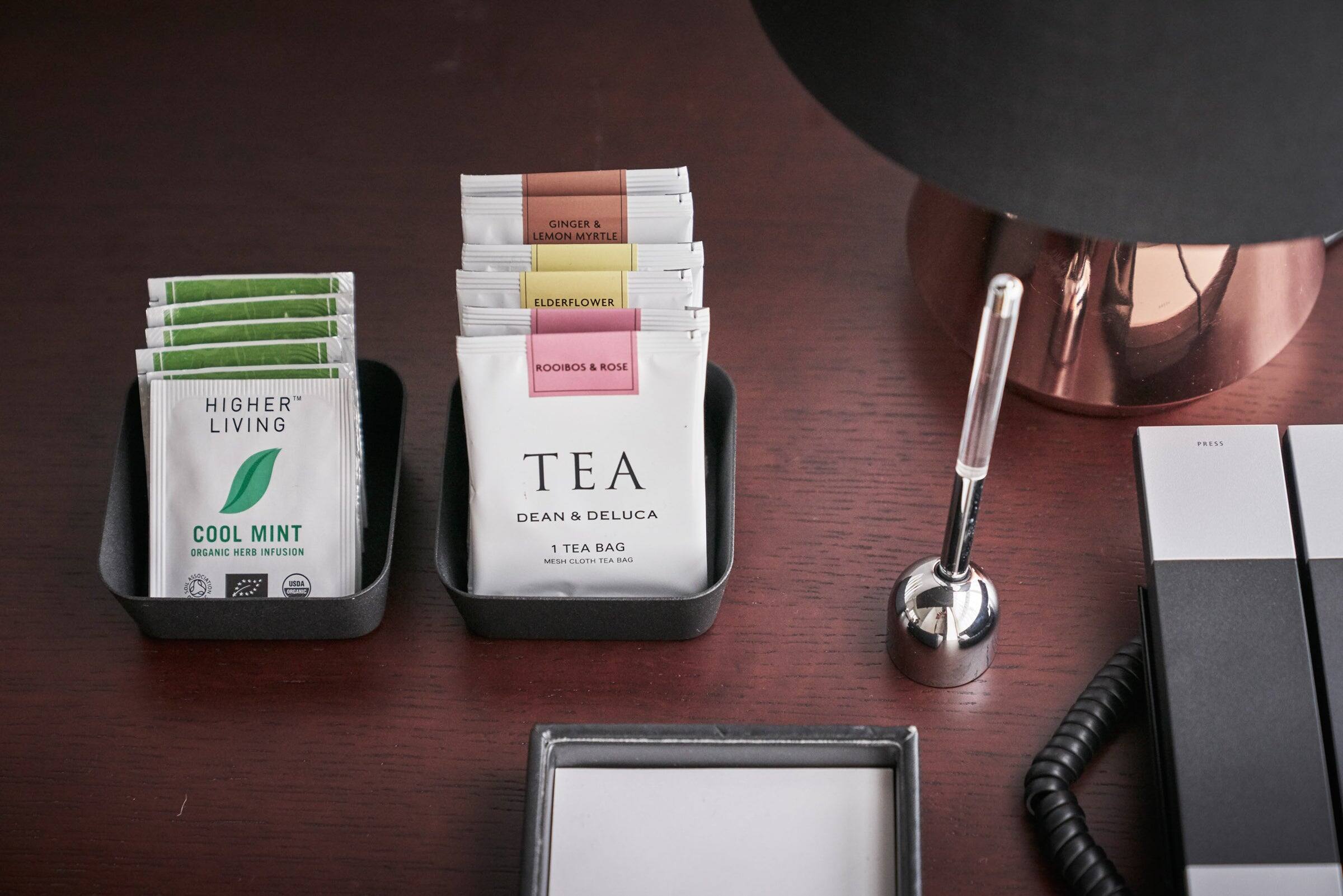 GINGER & LEMON MYRTLE  
ELDERFLOWER  
ROOIBOS & ROSE  
HIGHER LIVING  
COOL MINT ORGANIC HERB INFUSION  
TEA  
DEAN & DELUCA  
1 TEA BAG  
MESH CLOTH TEA BAG  
USDA ORGANIC