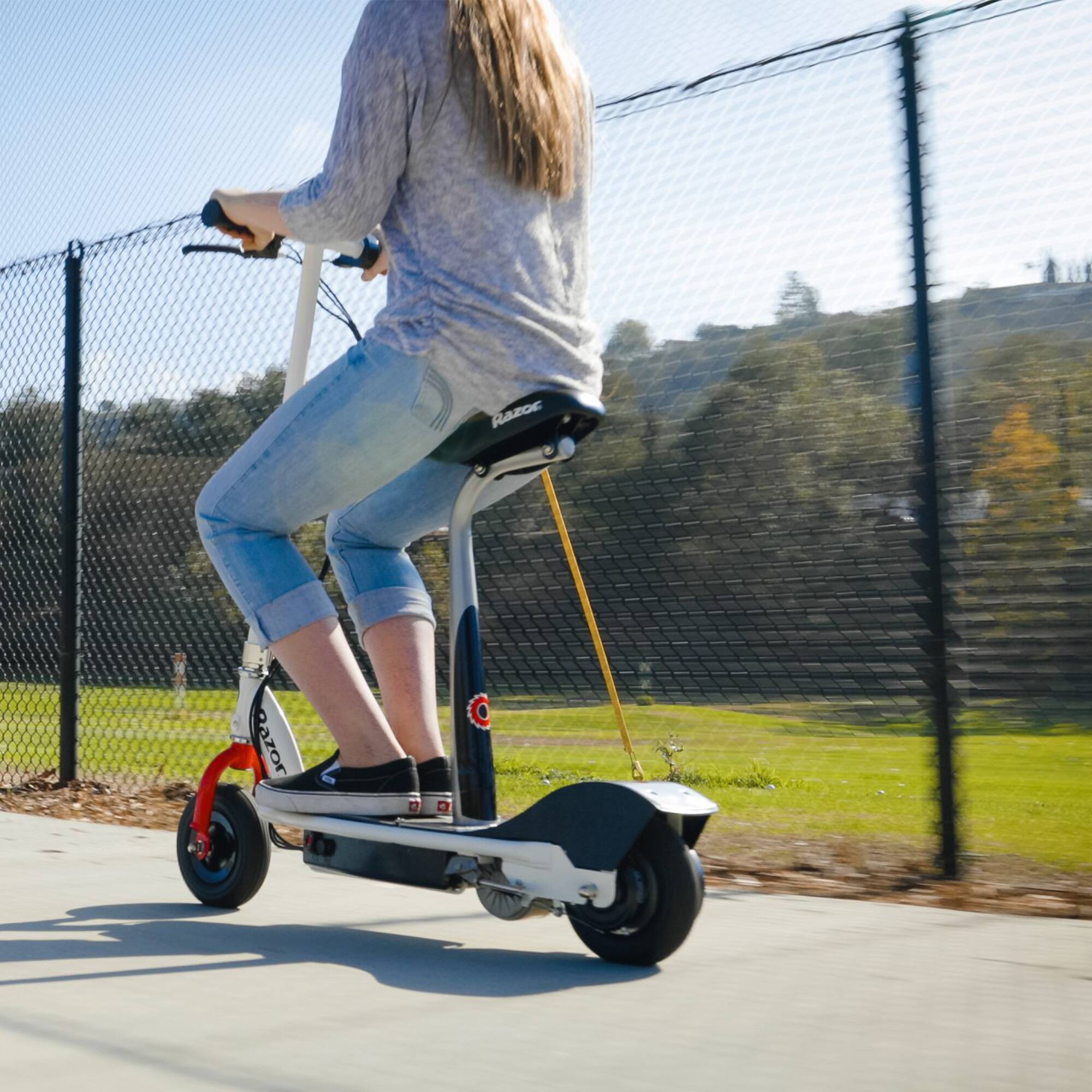 Razor E200S Seated Electric 12 MPH Scooter w/ Twist Grip Throttle
