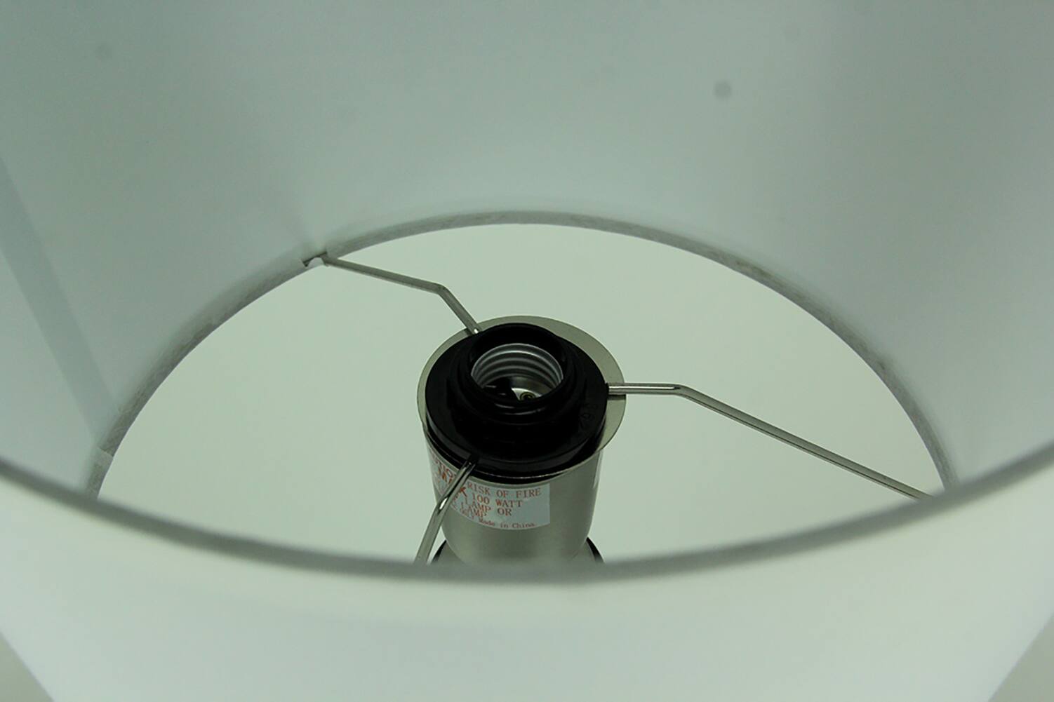 RISK OF FIRE  
100 WATT LAMP OR LESS  
Made in China