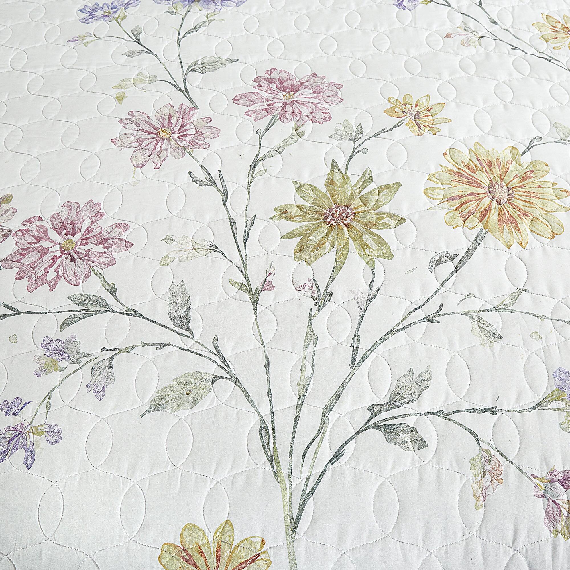 Angle. MarCielo - MarCielo 3 Piece Lightweight Quilt Bedspread Set Reversible Floral Botanical - Pink Dahlia.