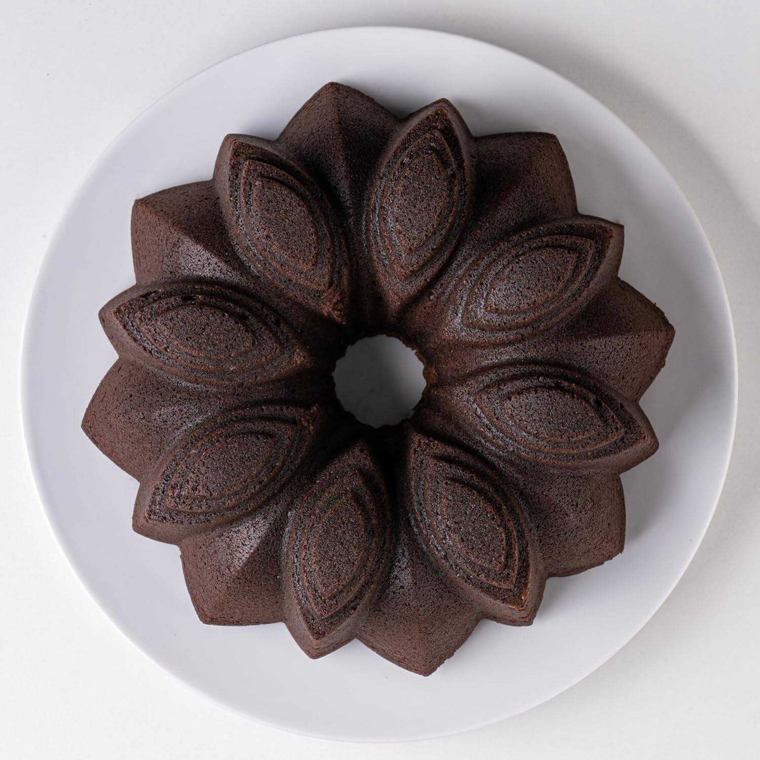 Alt View 2. Baker's Secret - Baker's Secret Fluted Cake Pan, Cast Aluminum 2 Layers Nonstick Coating (Bloom) - Champagne Gold.