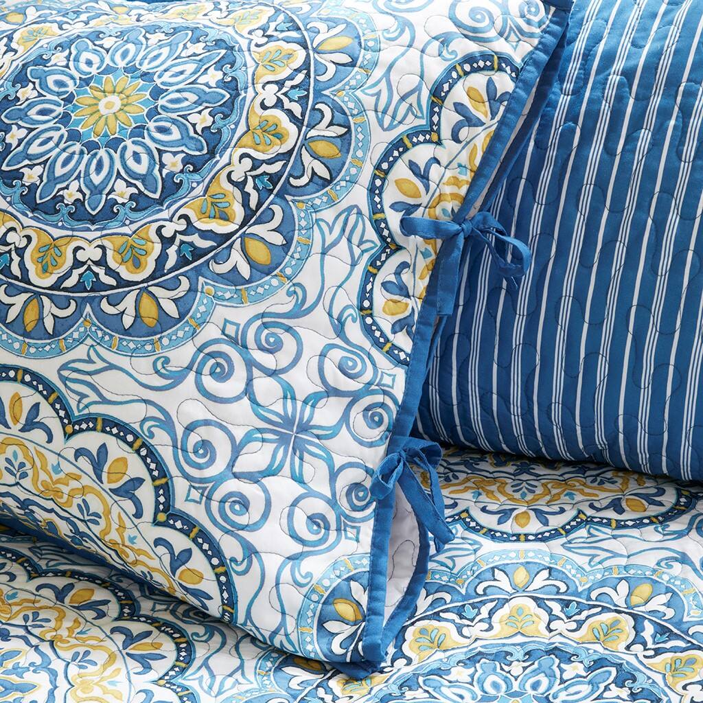 Alt View 3. Gracie Mills - Gracie Mills Lilly 6-Piece Reversible Daybed Ensemble - Blue.