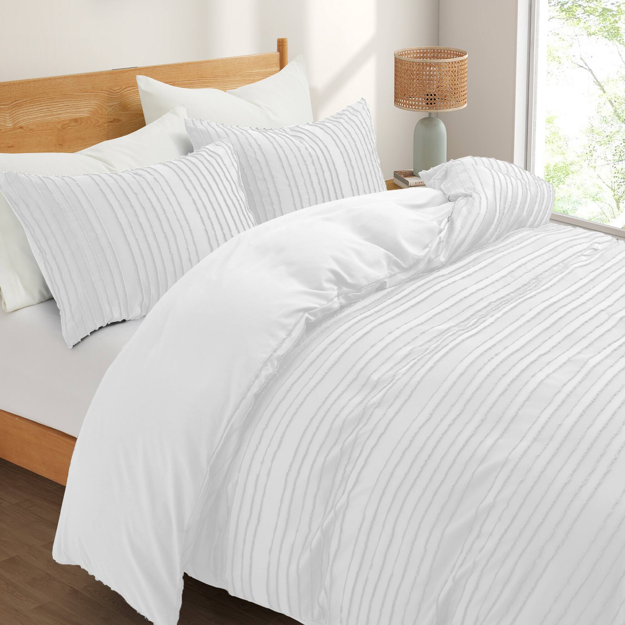 Angle. Peace Nest - Peace Nest Microfiber Tufted Clipped Duvet Cover Set with Stripe Pattern - Cross White.