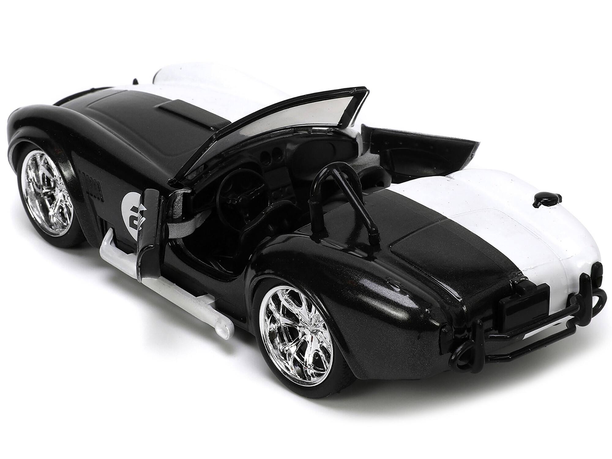Angle. Jada - 1965 Shelby Cobra 427 S/C #2 Black Metallic White w/ Harvey Two-Face Figure Batman Hollywood Rides 1/32 Diecast - Black Metallic And White.