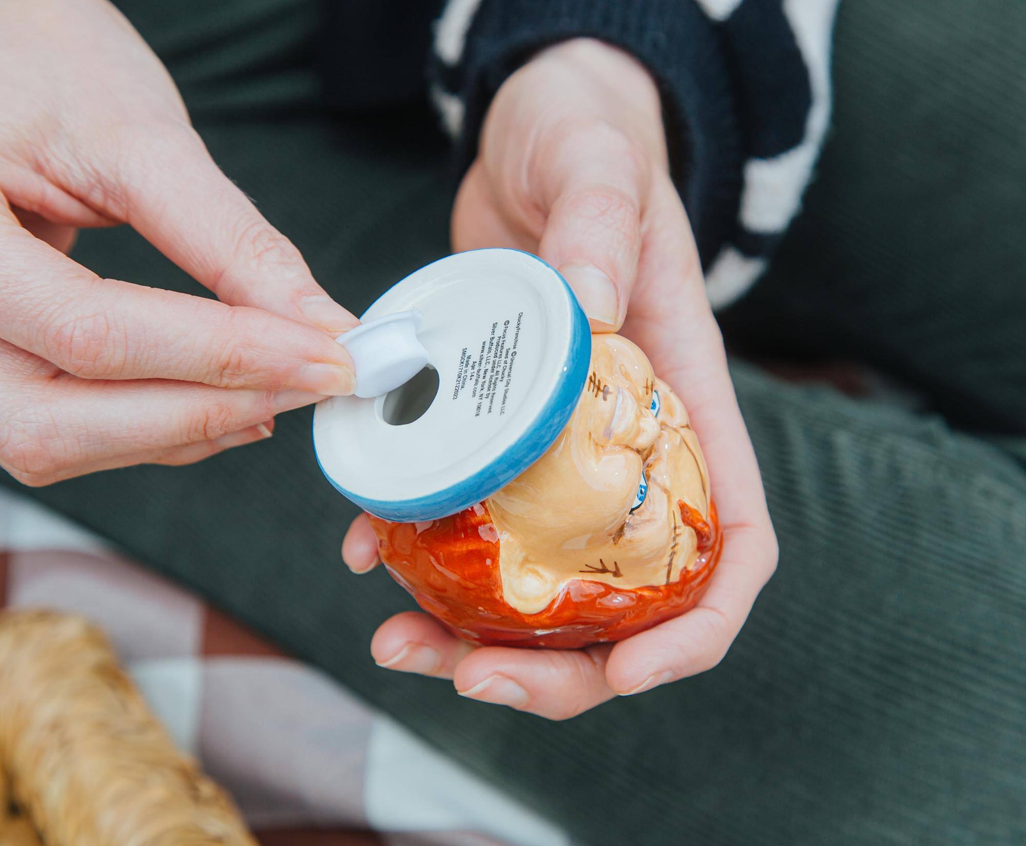 Sure, here is the corrected text:

"UNIAT
F CooeeSh
Tees
d 2 E"