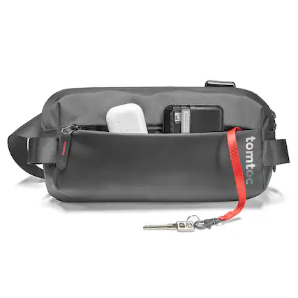 The text on the image is "tomtoc".