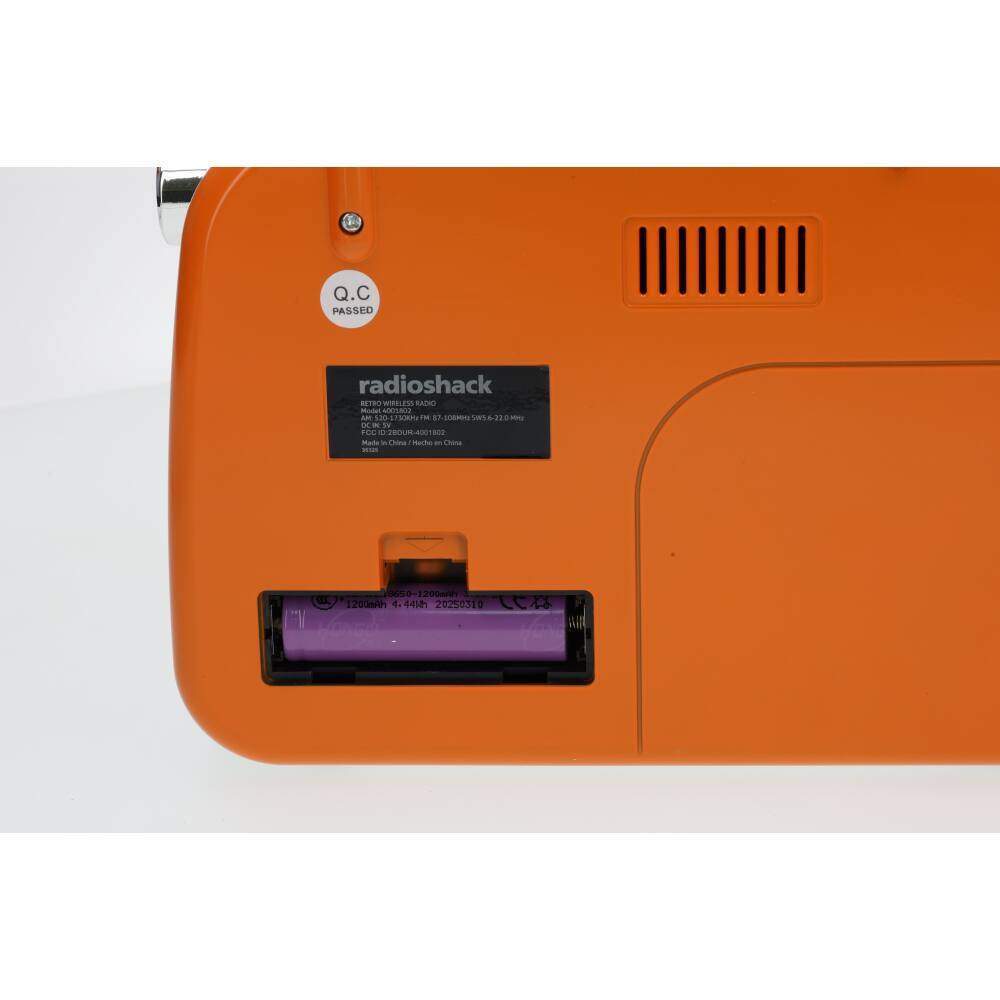 Q.C PASSED  
radioshack  
BETRO WIRELESS WALKIE-TALKIE  
Model: 40023  
Frequency: 400-470MHz  
DC Input: 3.7V 1A  
Made in China / Hecho en China  

LIBs - 1- - I - mW - - FOC . haum 40 -02 - - - mache - -os -.. FP 20da 1 dA  12:00ml 4 4.44 20250316