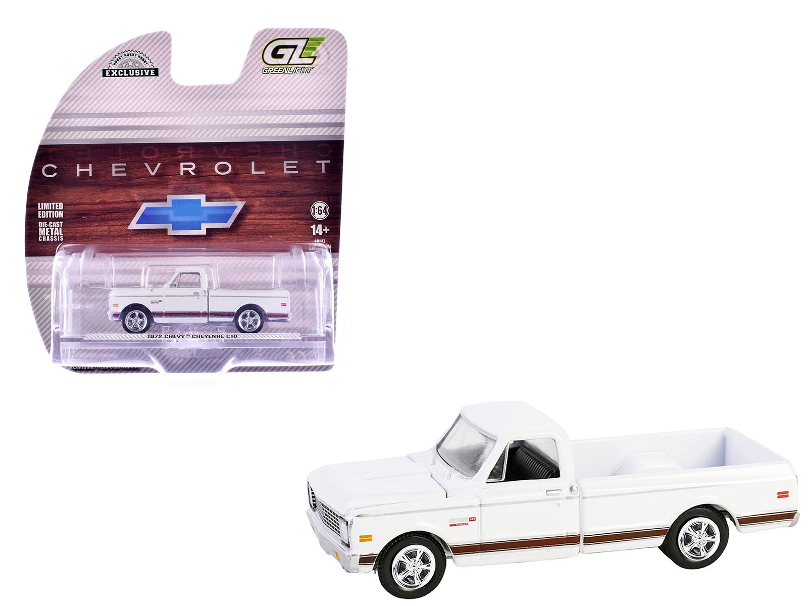 AU DREETUANNE  
EXCLUSIVE  
GL GREENLIGHT  
CHEVROLET V LIMITED EDITION  
DIE-CAST METAL CHASSIS  
1:64  
14+  
1972 CHEVY CHEYENNE C10
