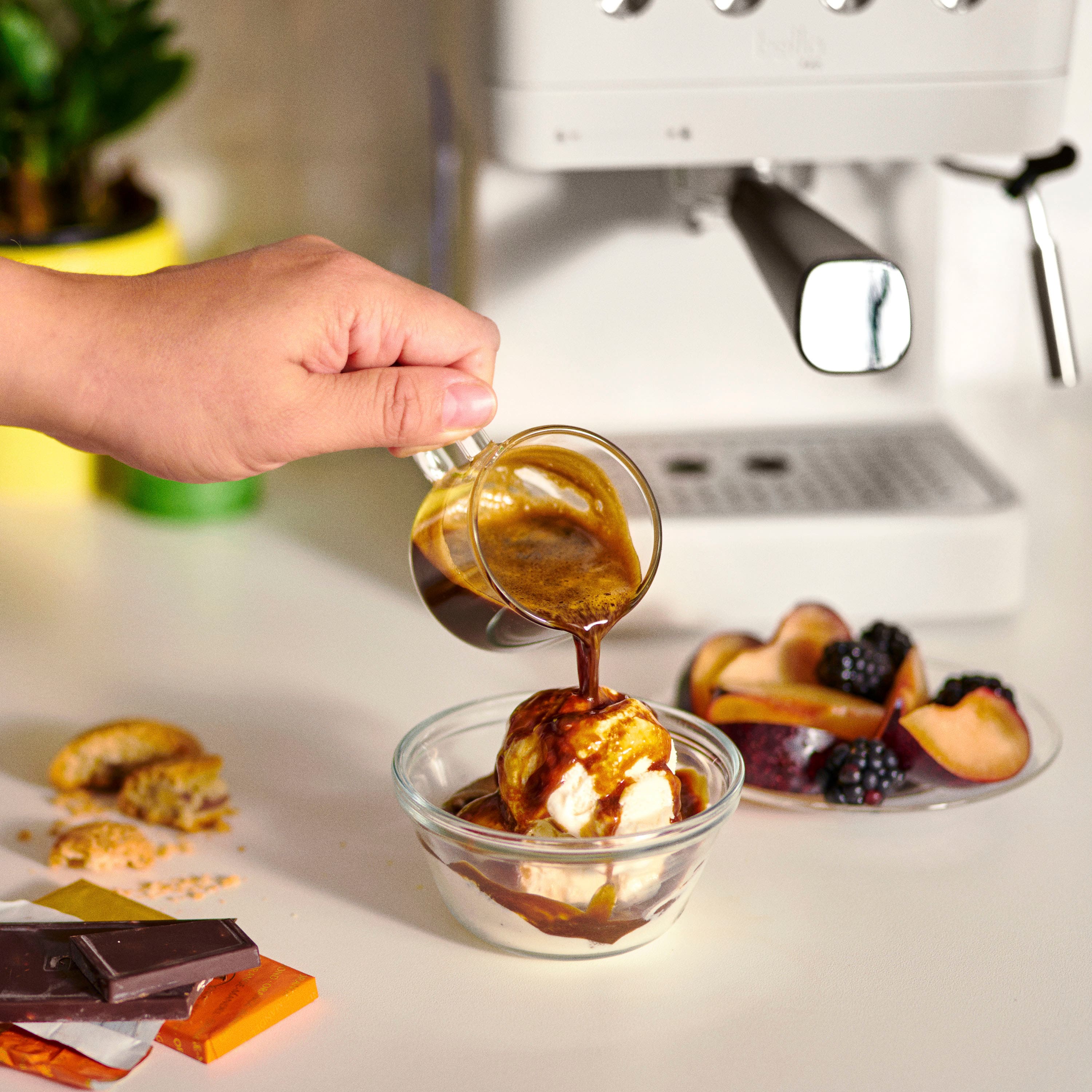 Alt View 14. bella PRO - Barista Elite Espresso Station with 20 Bars of High Pressure - Oatmilk.