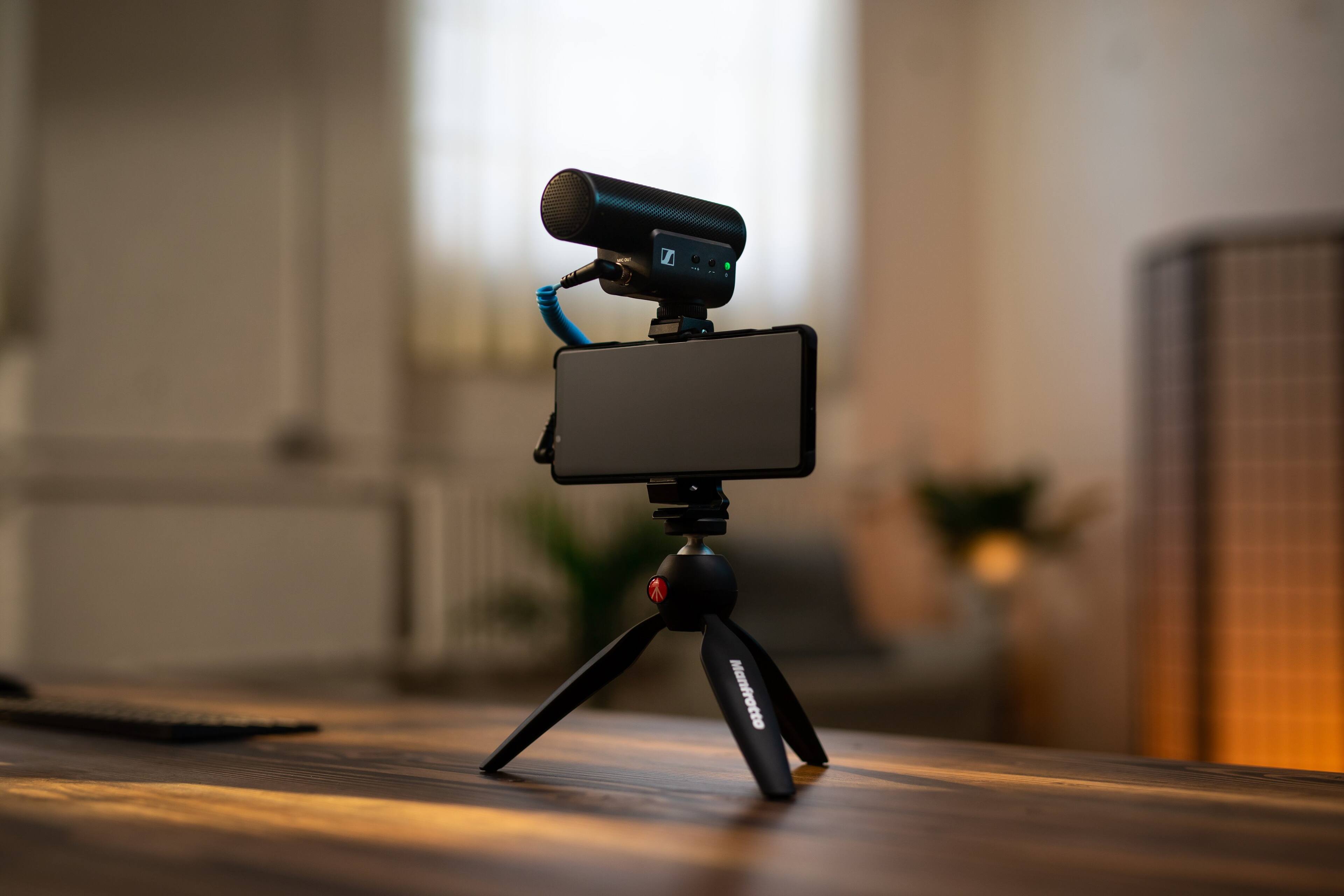 Alt View 13. Sennheiser - Professional MKE 400 + Mobile Kit, Directional On-Camera Microphone with Smartphone Clamp & Manfrotto PIXI Mini Tripod - Black.