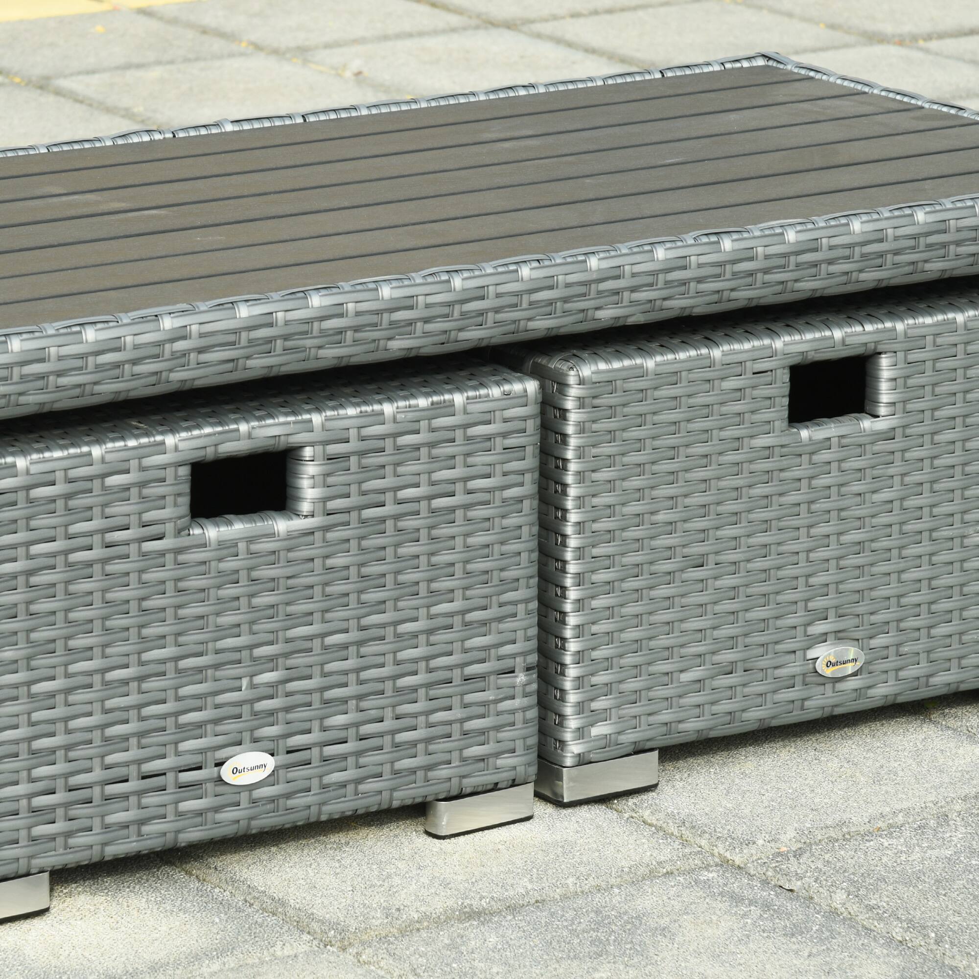 The text on the image reads: "Outsummer"