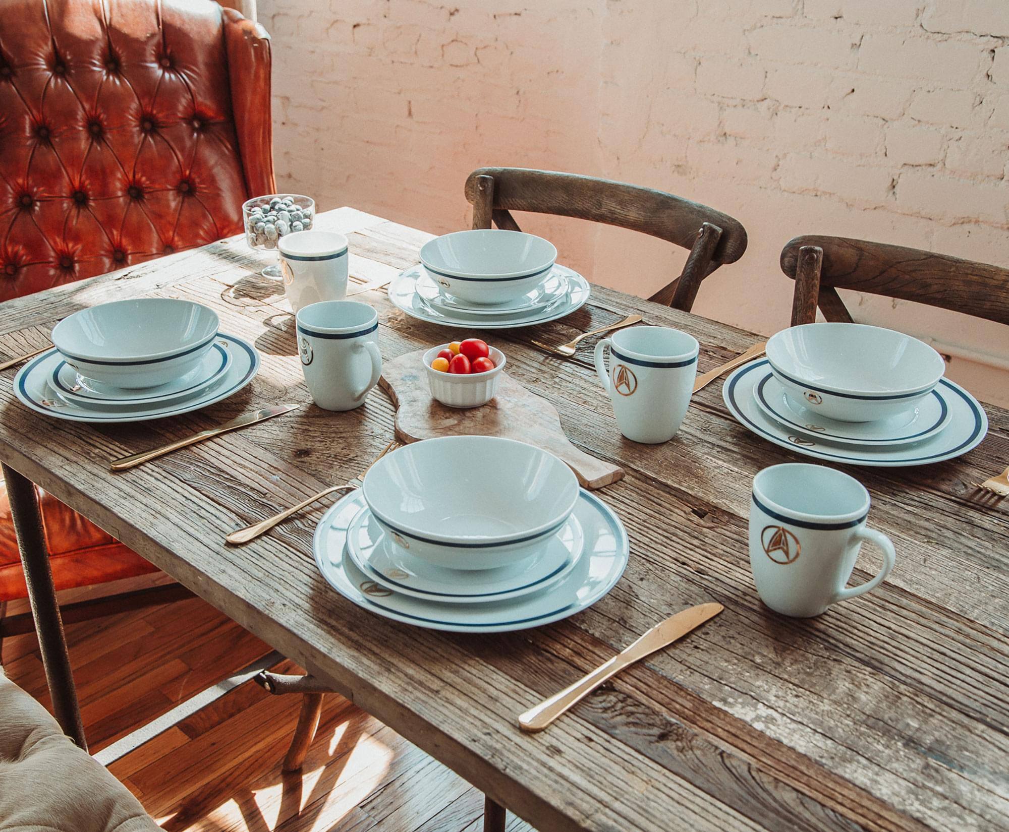 Alt View 1. Ukonic - Star Trek: Picard 25th Century 16-Piece Ceramic Dinnerware Set Replica - White.