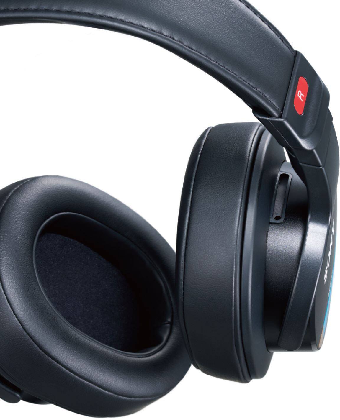 Alt View 1. Sony - Professional Reference Closed Monitor Headphones - Black.