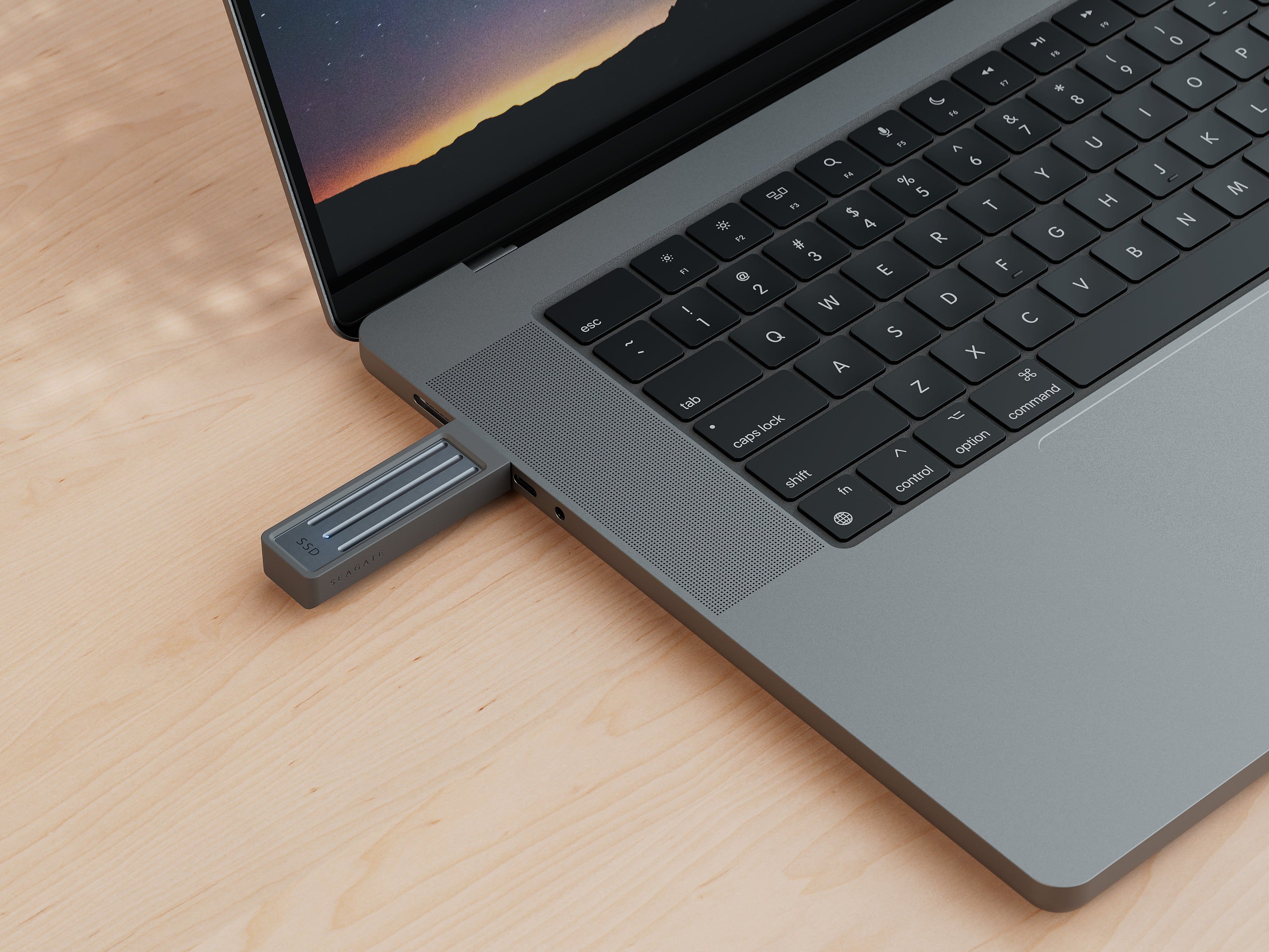 esc - . F ! 1 tab - i - +I O I - P : 9 * O 6 8 is & - 4 7 K I e U Q 6 J 2 % Y - 5 M F T I $ N 4 G iS # 3 B E F - 2 V W D C Q S X A 3 Z lock 4 command caps A option shift in control SSD