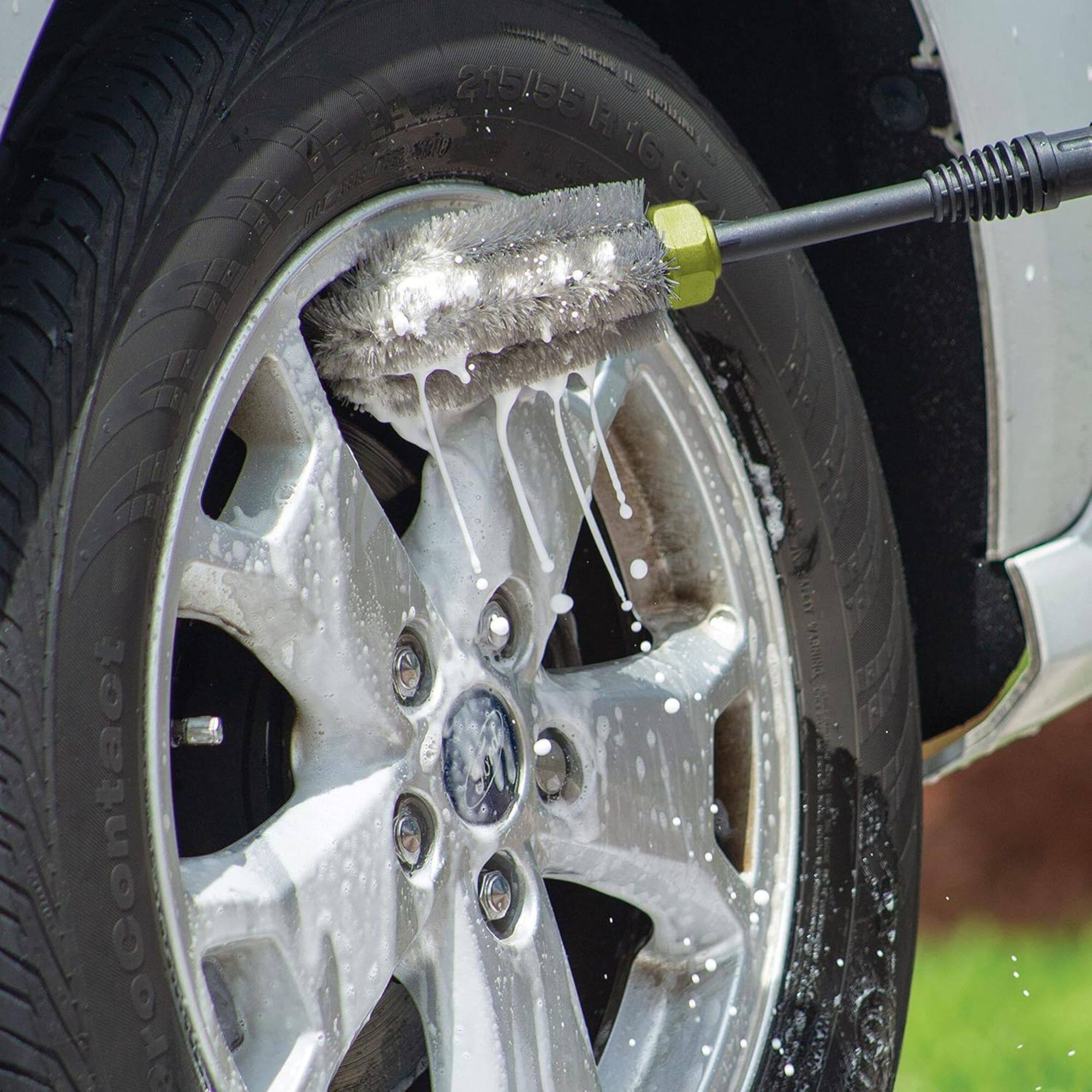 Sure, here is the corrected text:

- "crecontact deets sip R169 46 vtD N A"
- "MICHELIN"
- "Pilot Contact"
- "215/65 R16 99H"
- "SCHIGG"
- "SCHIGG"