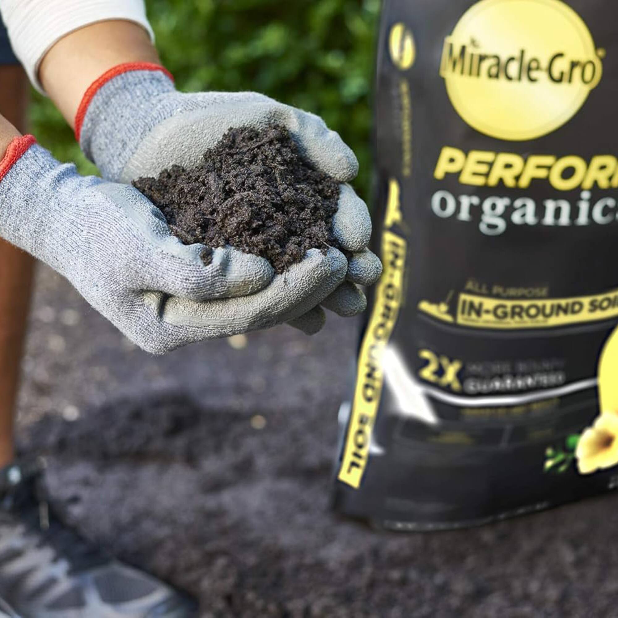 Miracle-Gro  
PERFORM  
organic  
ALL PURPOSE IN-GROUND SOIL  
2X