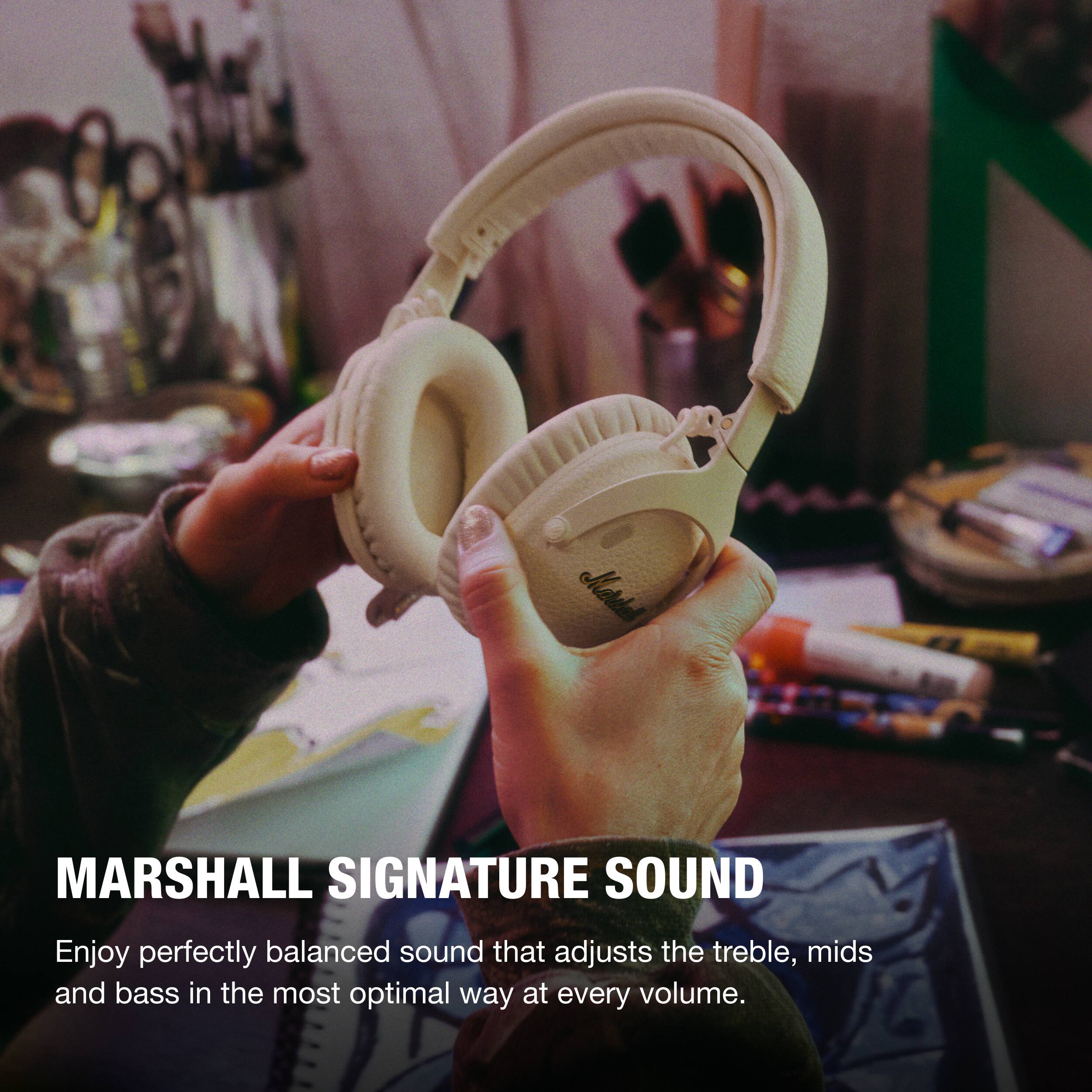 MARSHALL SIGNATURE SOUND

Enjoy perfectly balanced sound that adjusts the treble, mids and bass in the most optimal way at every volume.