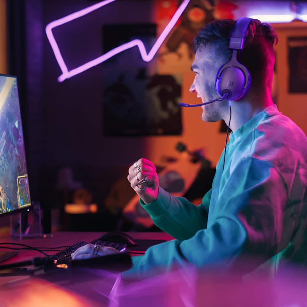 Alt View 11. Tronsmart - Multiplatform Gaming Headset with 3.5mm Wired Connection for Nintendo Switch 2, PlayStation, Xbox, PC & Mobile - Switch/Red/Black.