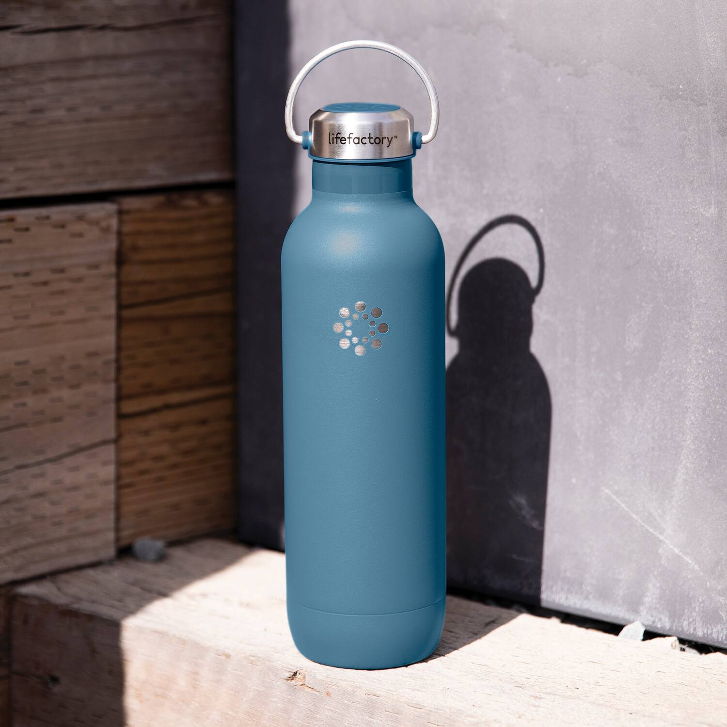 Alt View 2. Lifefactory - 32-Oz Stainless Steel Vacuum-Insulated Sport Bottle - Dark Denim.